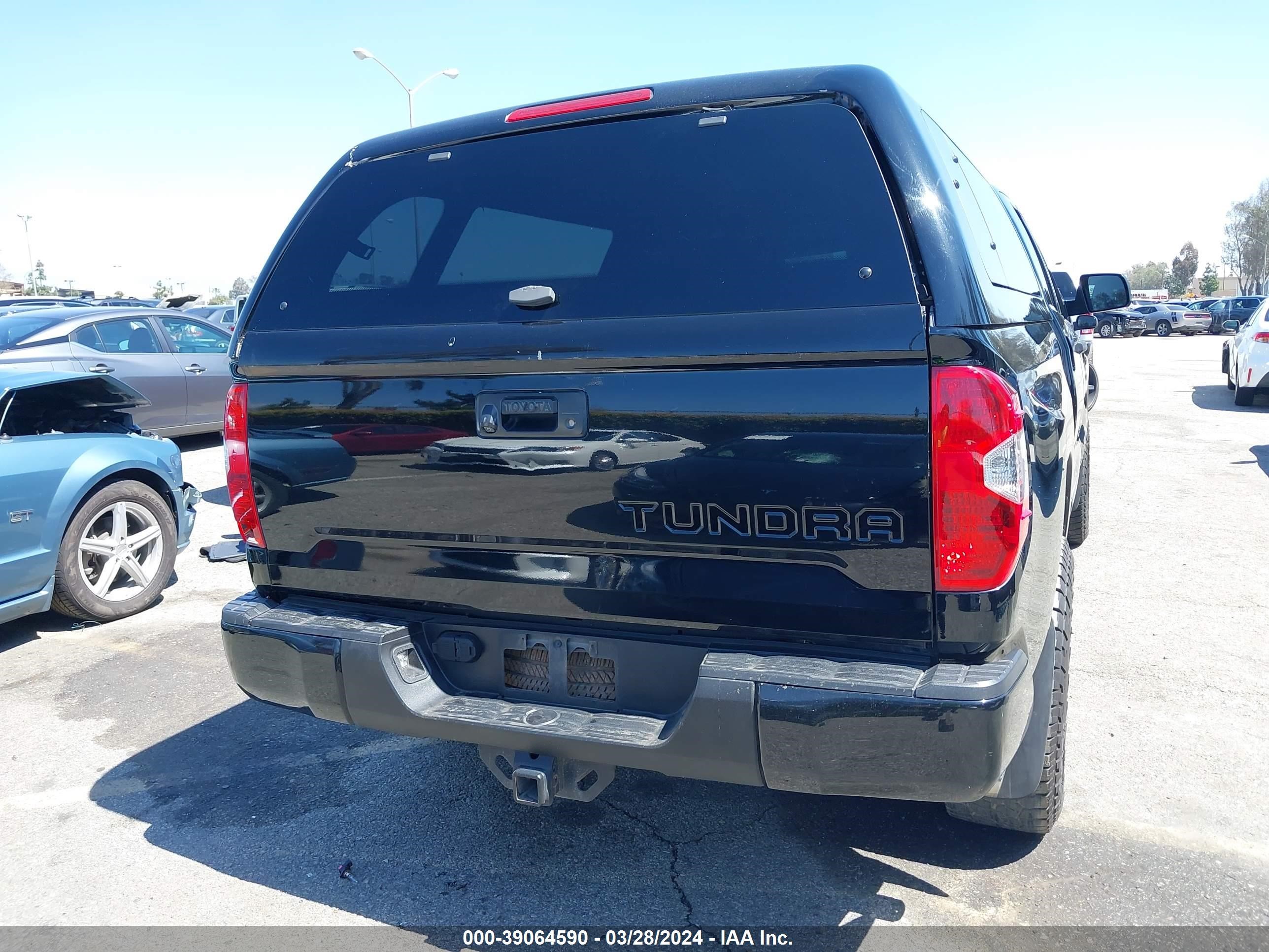 Photo 15 VIN: 5TFRY5F16EX169824 - TOYOTA TUNDRA 