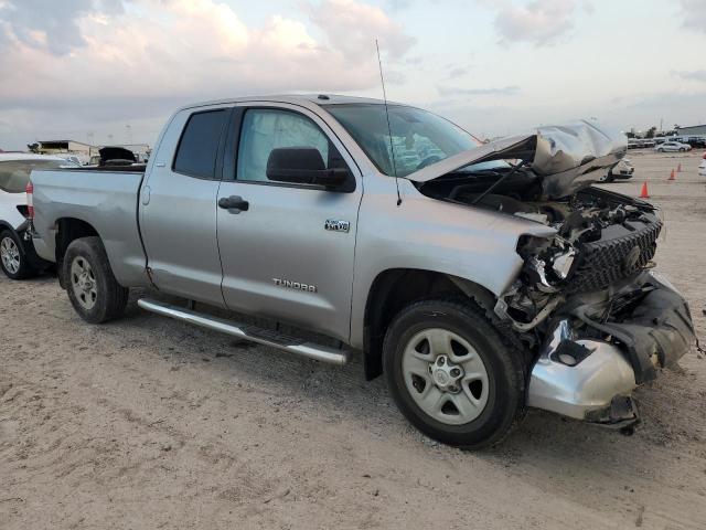 Photo 3 VIN: 5TFRY5F16KX246963 - TOYOTA TUNDRA DOU 