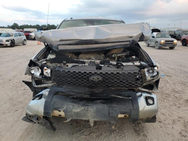 Photo 4 VIN: 5TFRY5F16KX246963 - TOYOTA TUNDRA DOU 