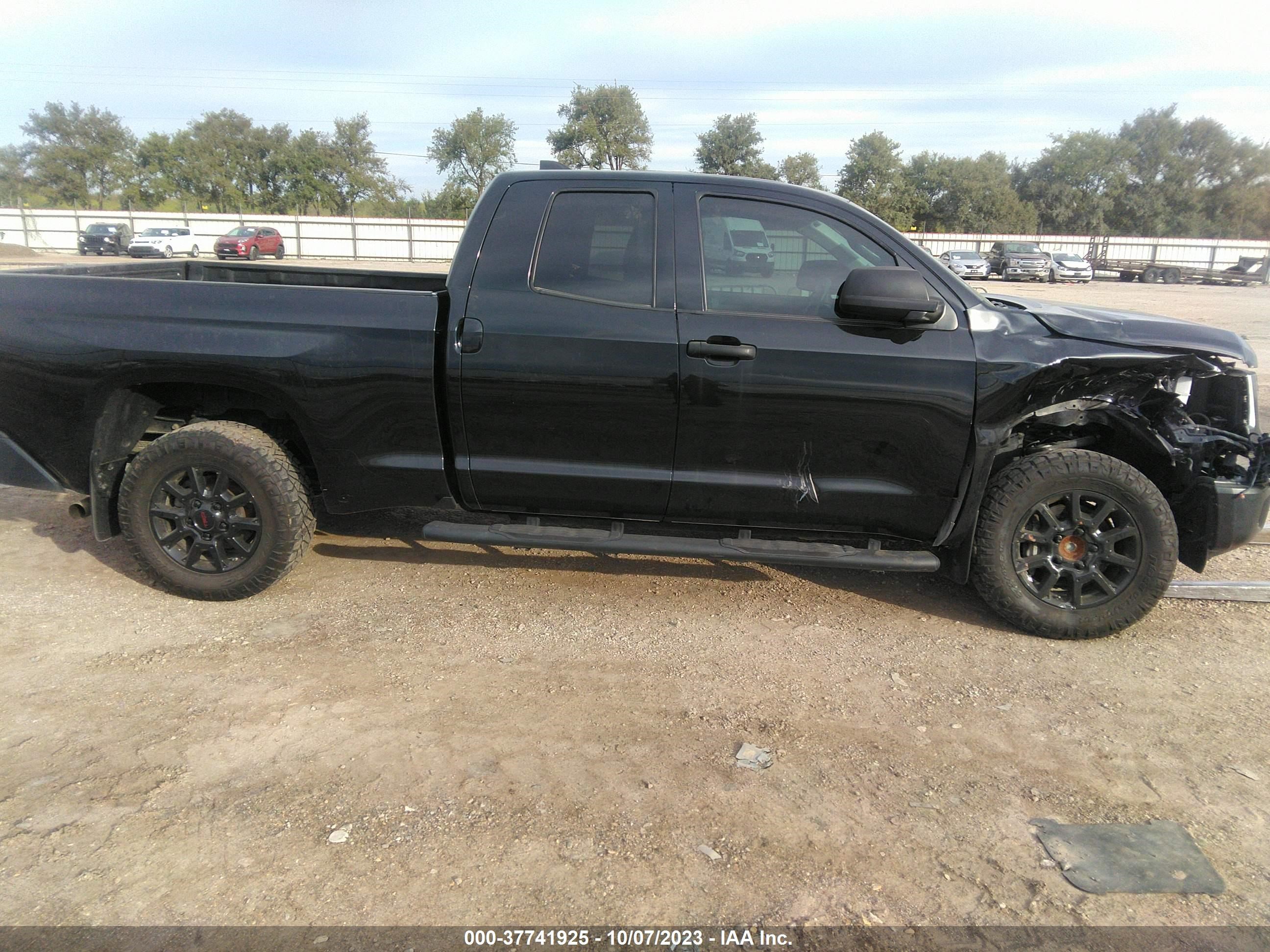 Photo 12 VIN: 5TFRY5F16MX279111 - TOYOTA TUNDRA 