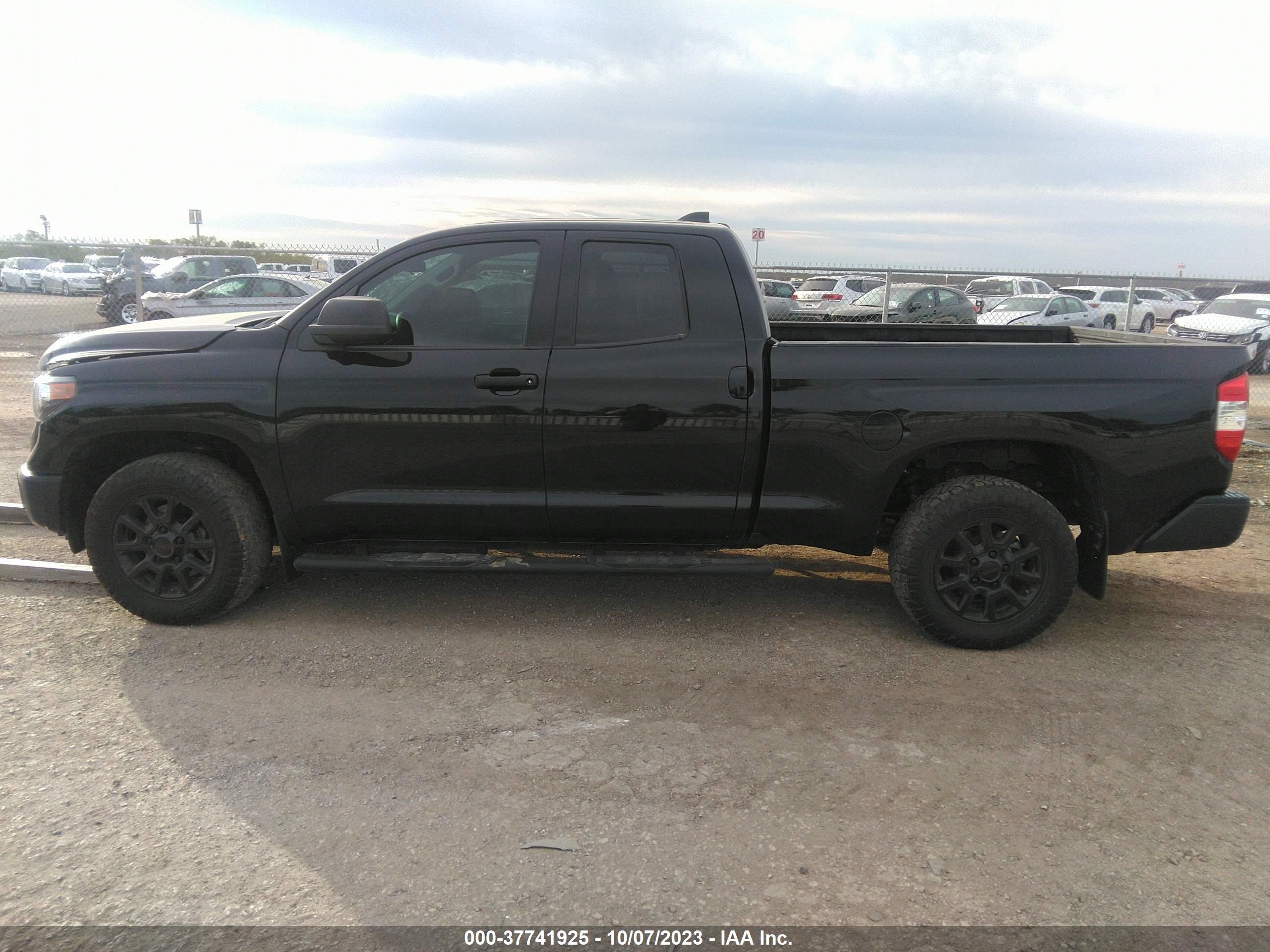 Photo 13 VIN: 5TFRY5F16MX279111 - TOYOTA TUNDRA 