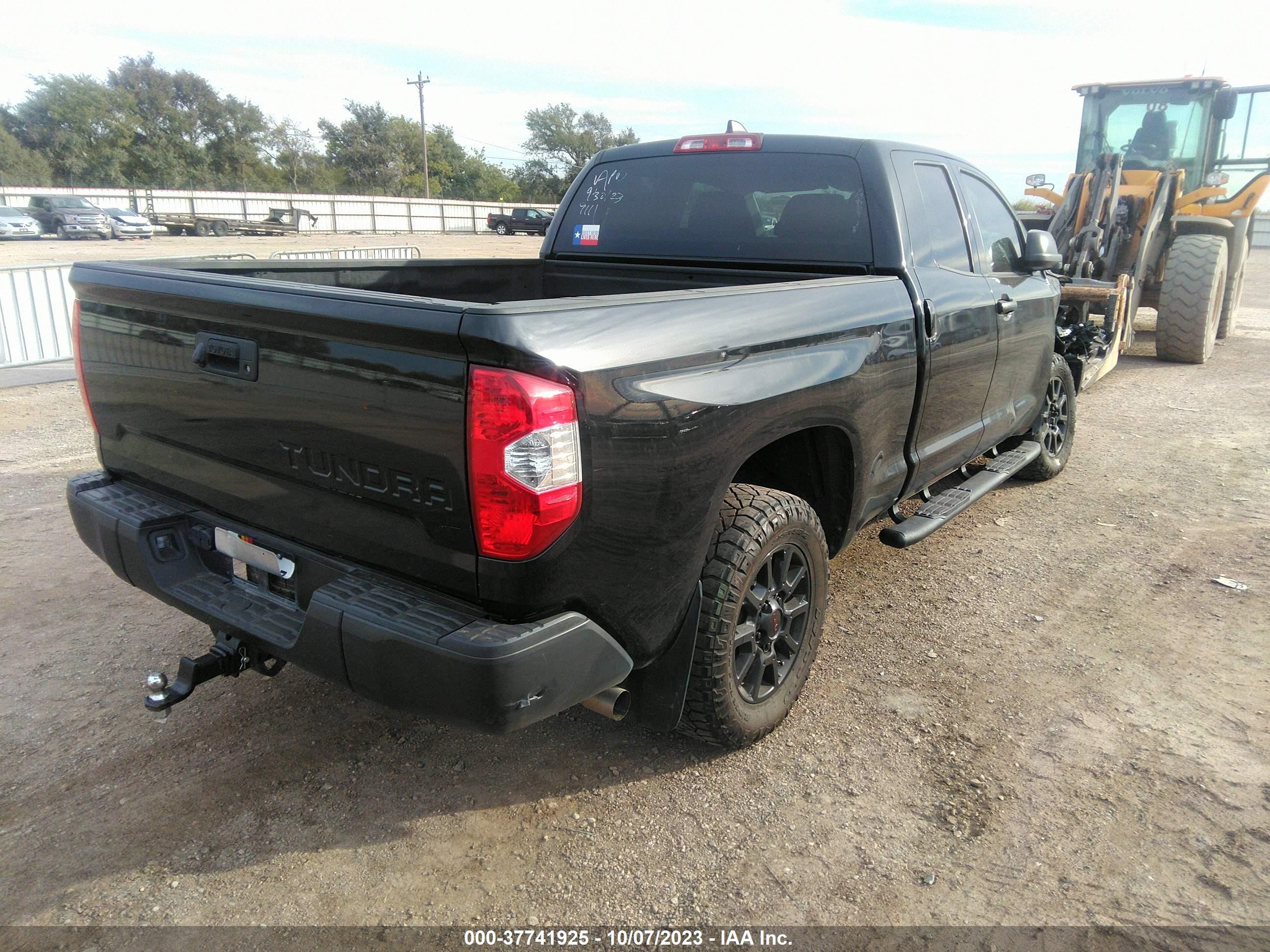 Photo 3 VIN: 5TFRY5F16MX279111 - TOYOTA TUNDRA 