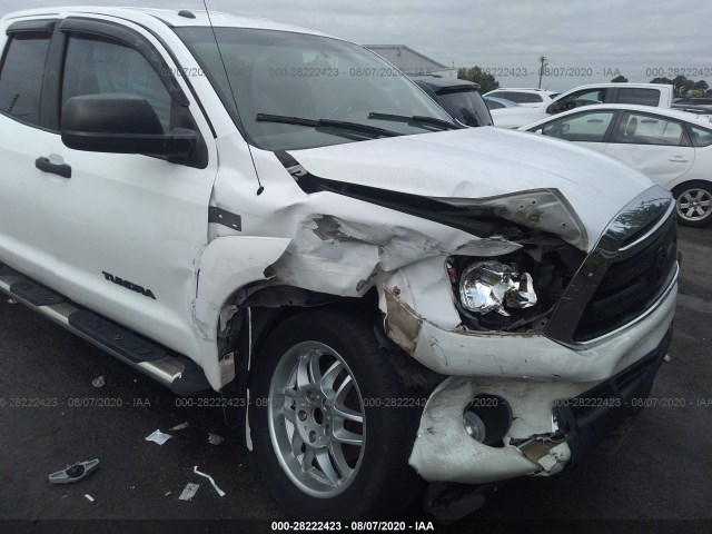 Photo 5 VIN: 5TFRY5F17AX077423 - TOYOTA TUNDRA 2WD TRUCK 