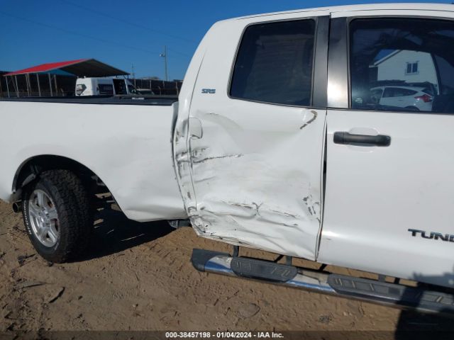 Photo 5 VIN: 5TFRY5F17BX104217 - TOYOTA TUNDRA 