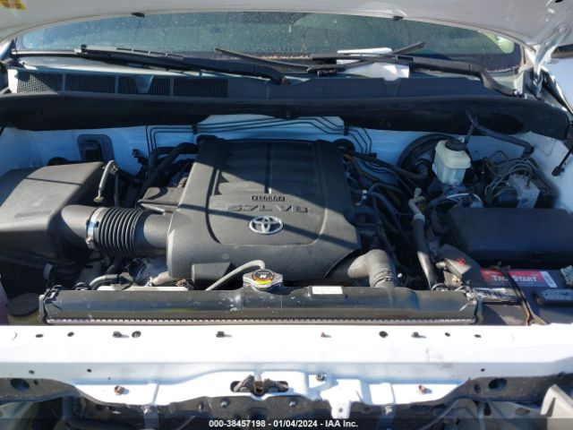 Photo 9 VIN: 5TFRY5F17BX104217 - TOYOTA TUNDRA 