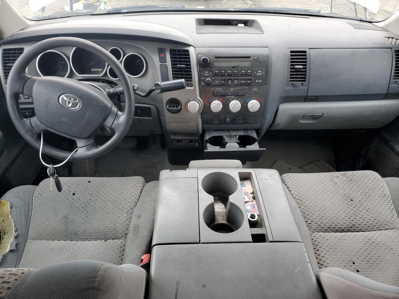 Photo 7 VIN: 5TFRY5F19AX084888 - TOYOTA TUNDRA 