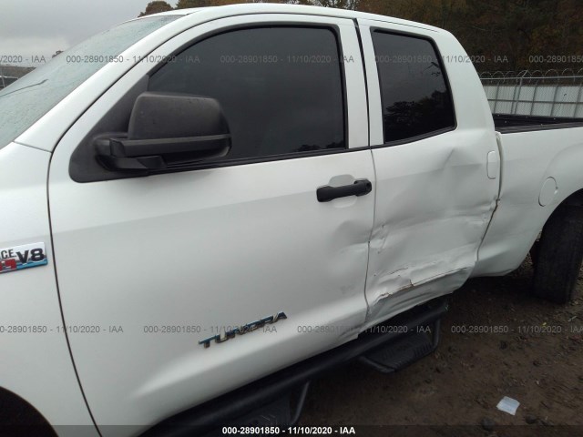 Photo 5 VIN: 5TFRY5F19AX097429 - TOYOTA TUNDRA 2WD TRUCK 