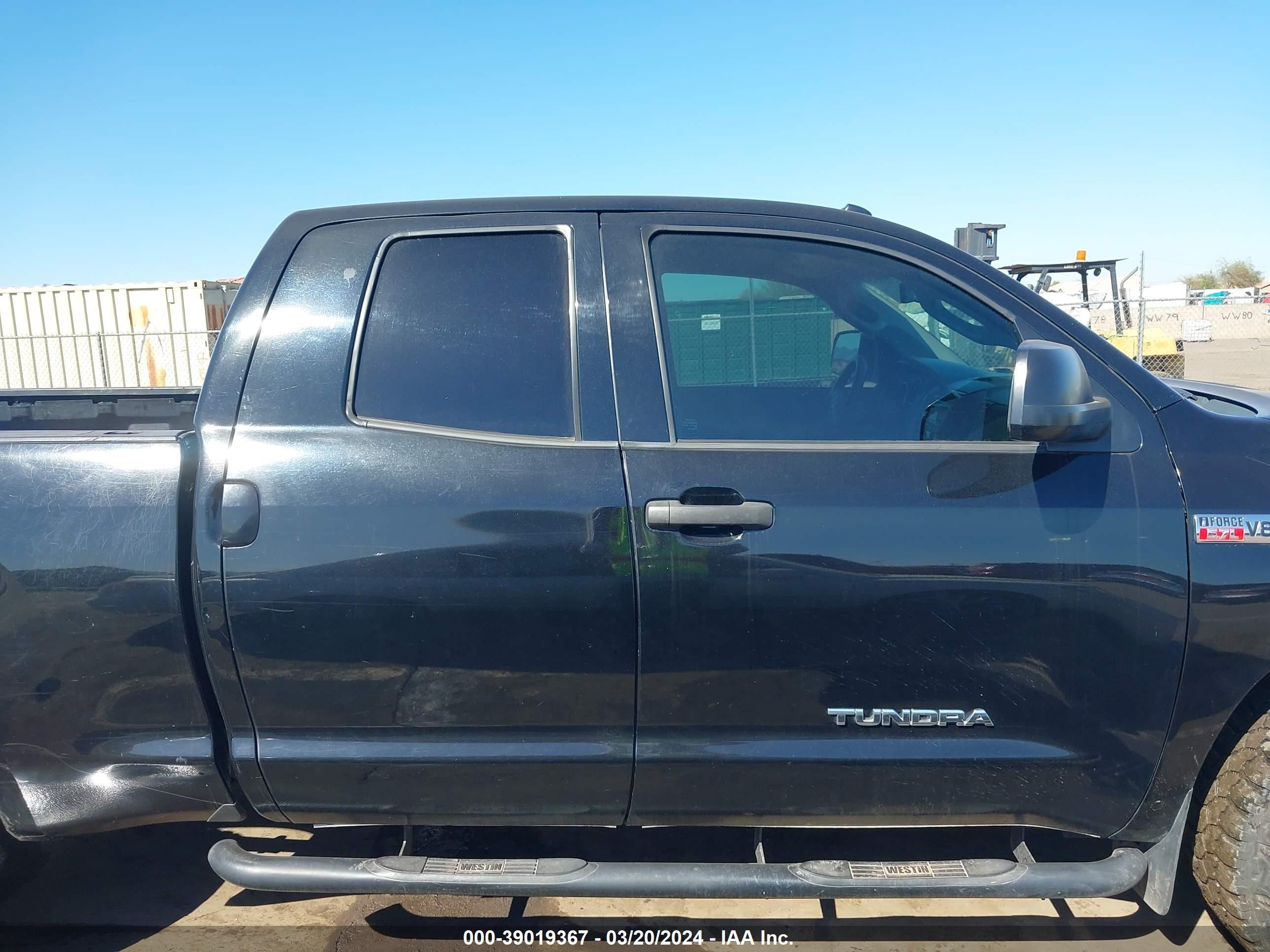 Photo 12 VIN: 5TFRY5F19CX129735 - TOYOTA TUNDRA 