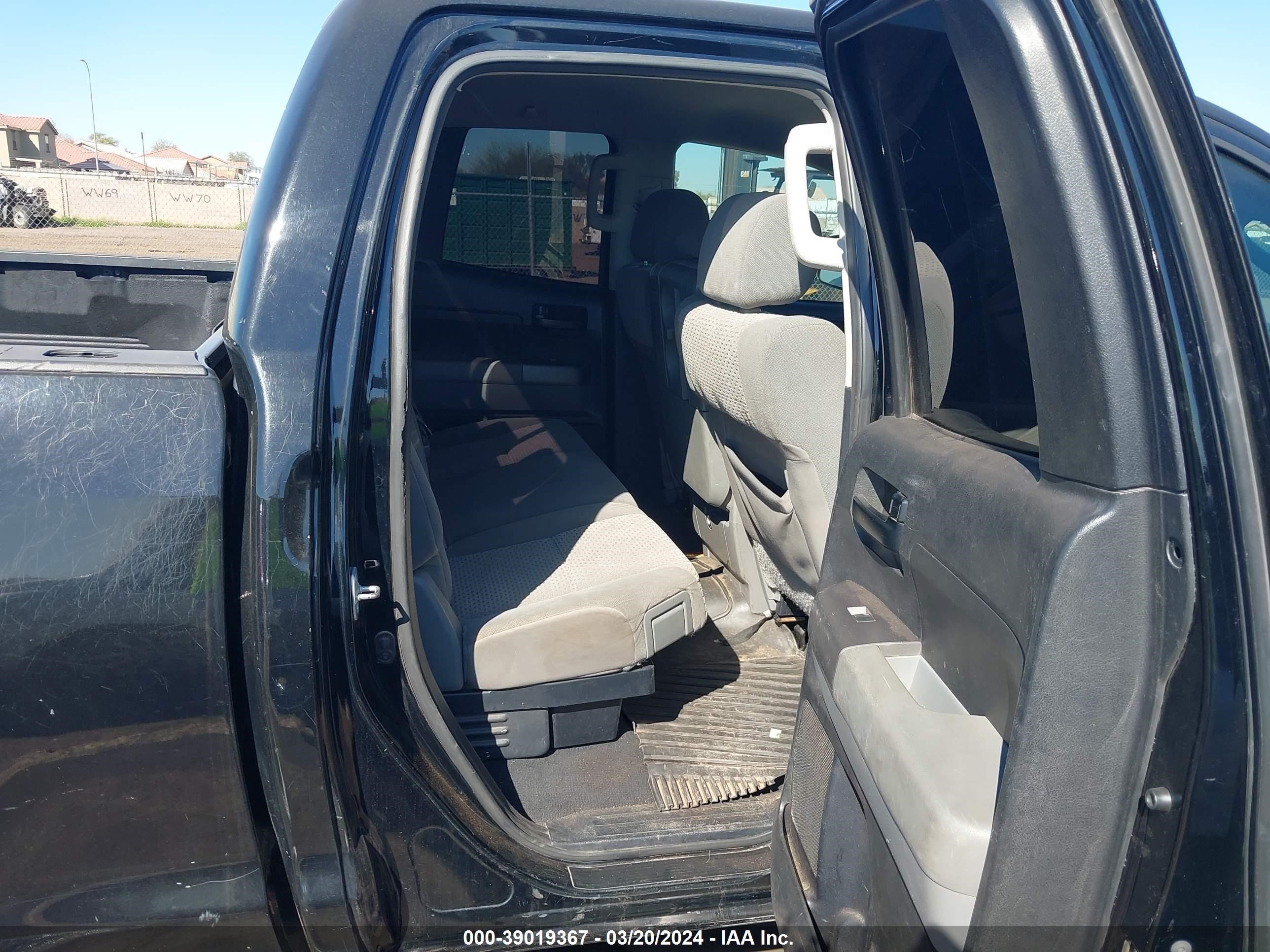 Photo 7 VIN: 5TFRY5F19CX129735 - TOYOTA TUNDRA 