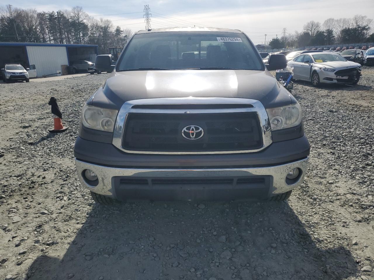 Photo 4 VIN: 5TFRY5F19DX146147 - TOYOTA TUNDRA 