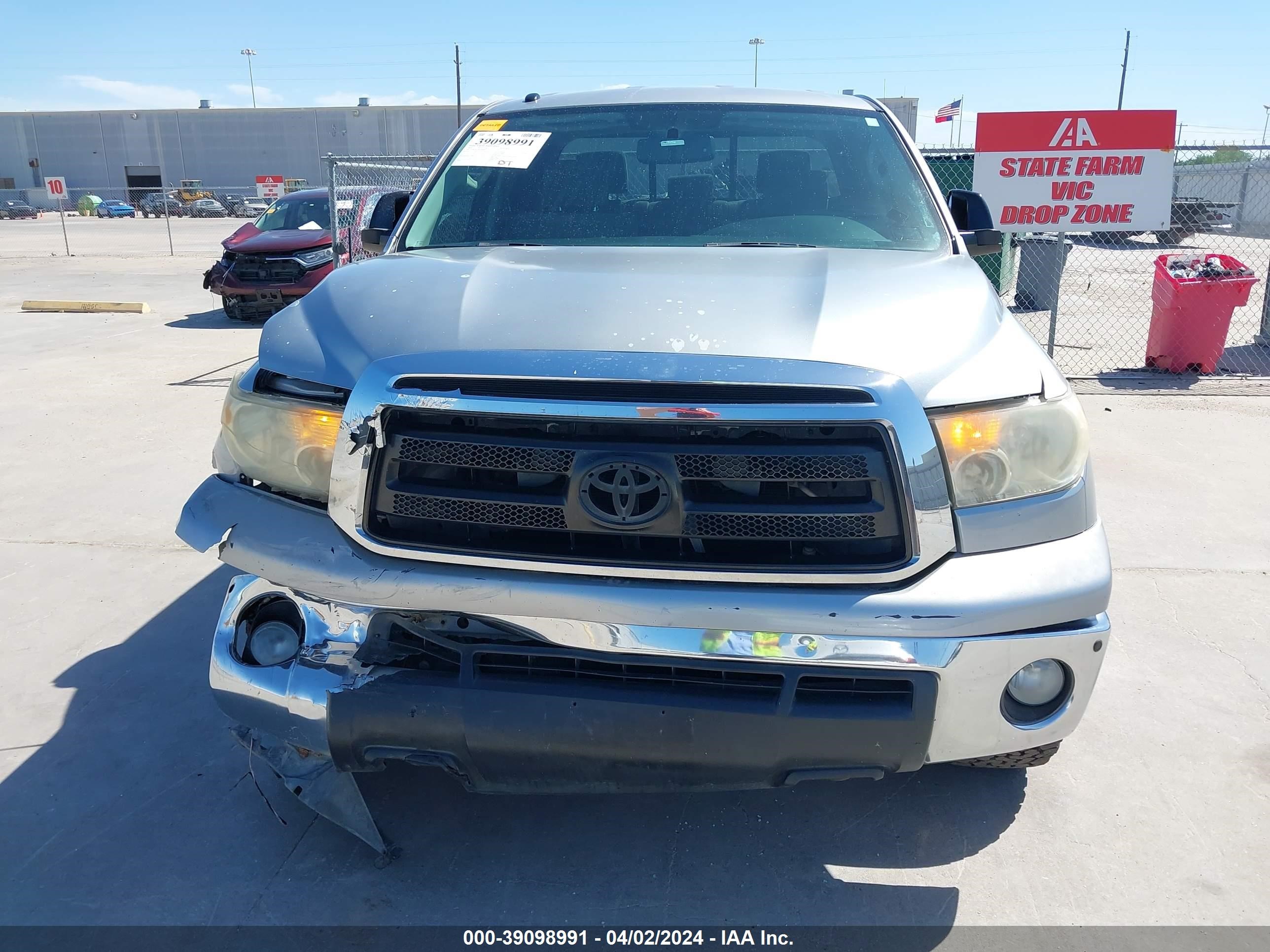 Photo 12 VIN: 5TFRY5F1XAX089856 - TOYOTA TUNDRA 