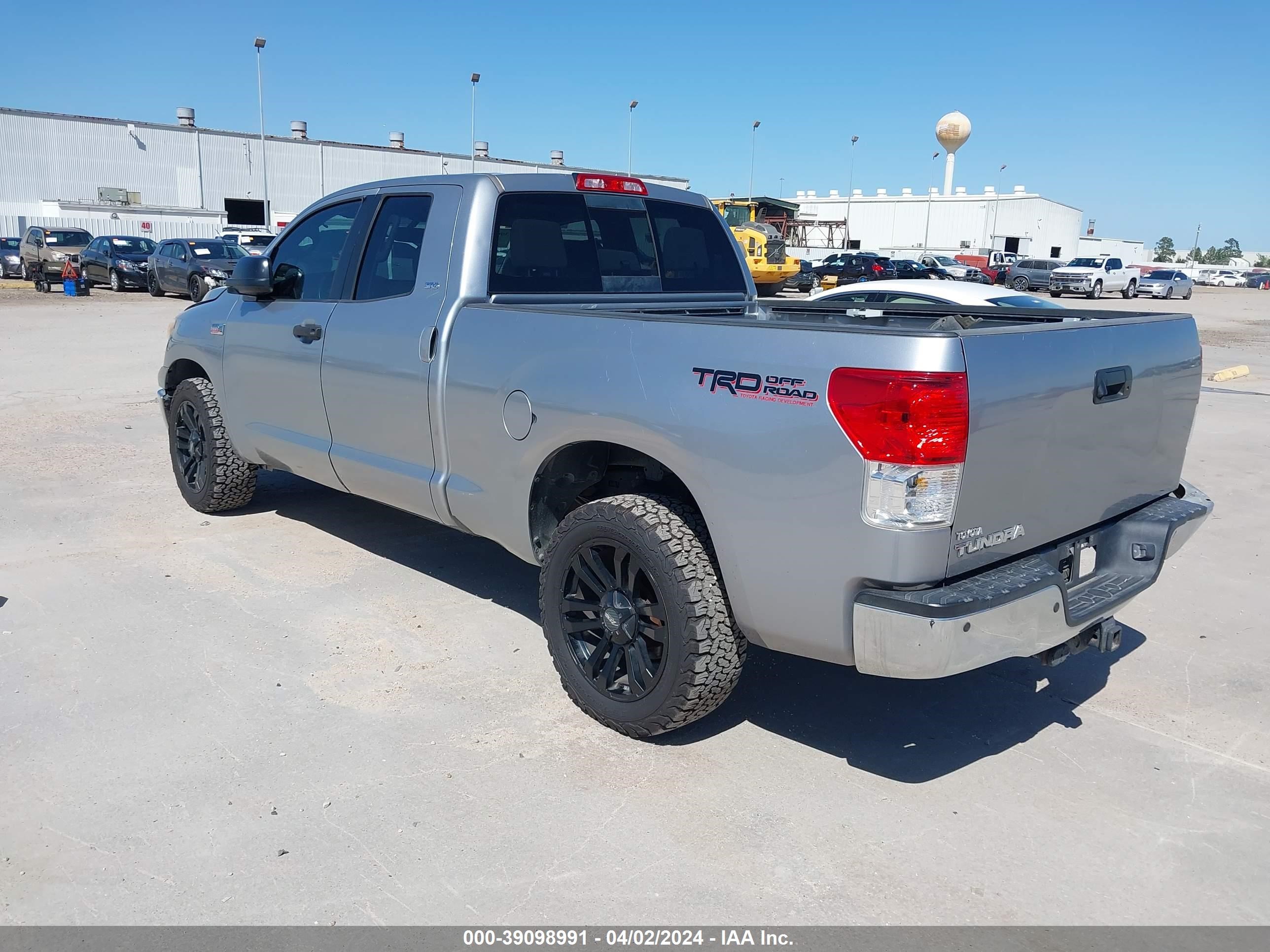 Photo 2 VIN: 5TFRY5F1XAX089856 - TOYOTA TUNDRA 