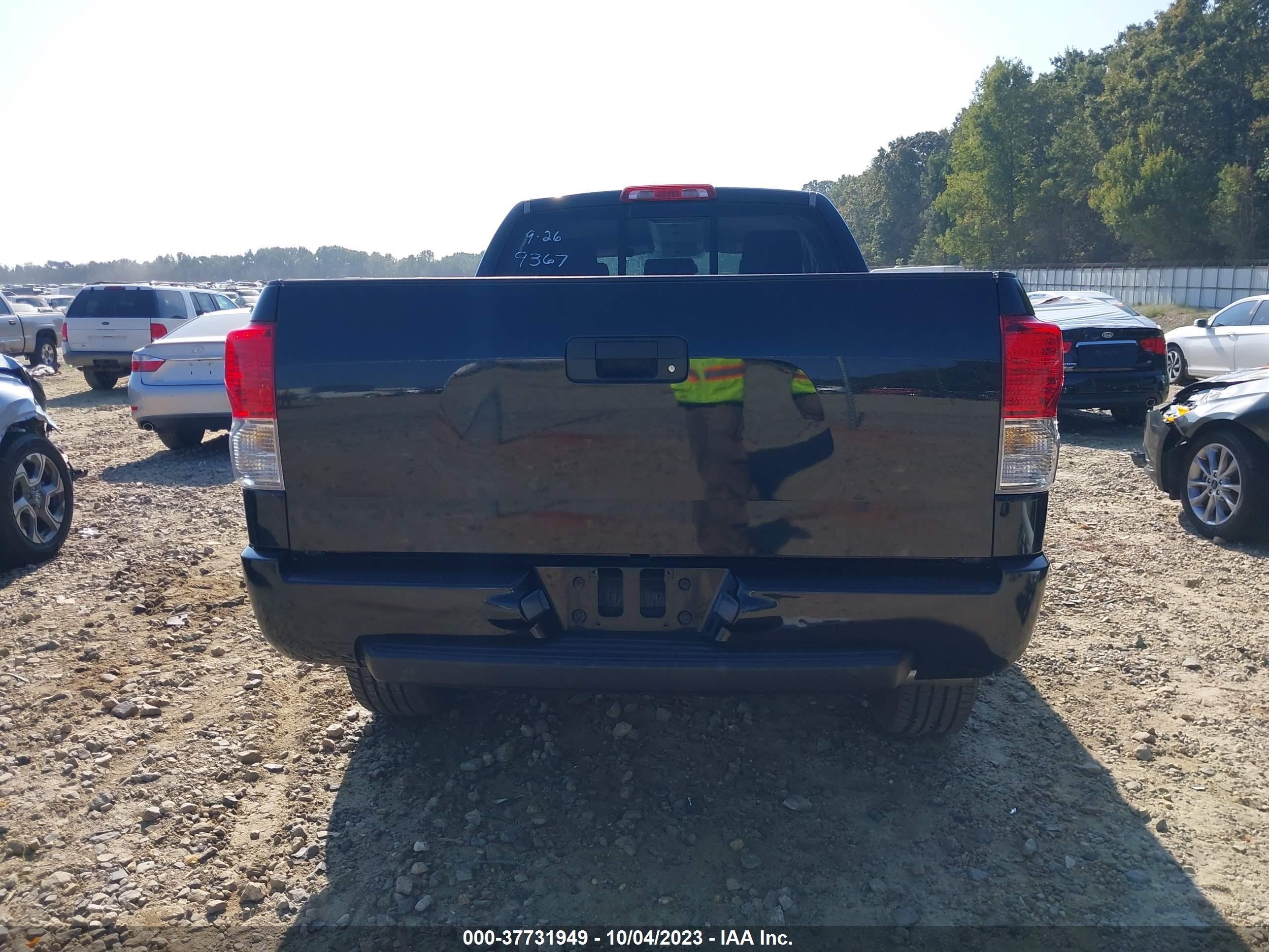 Photo 16 VIN: 5TFRY5F1XBX099367 - TOYOTA TUNDRA 