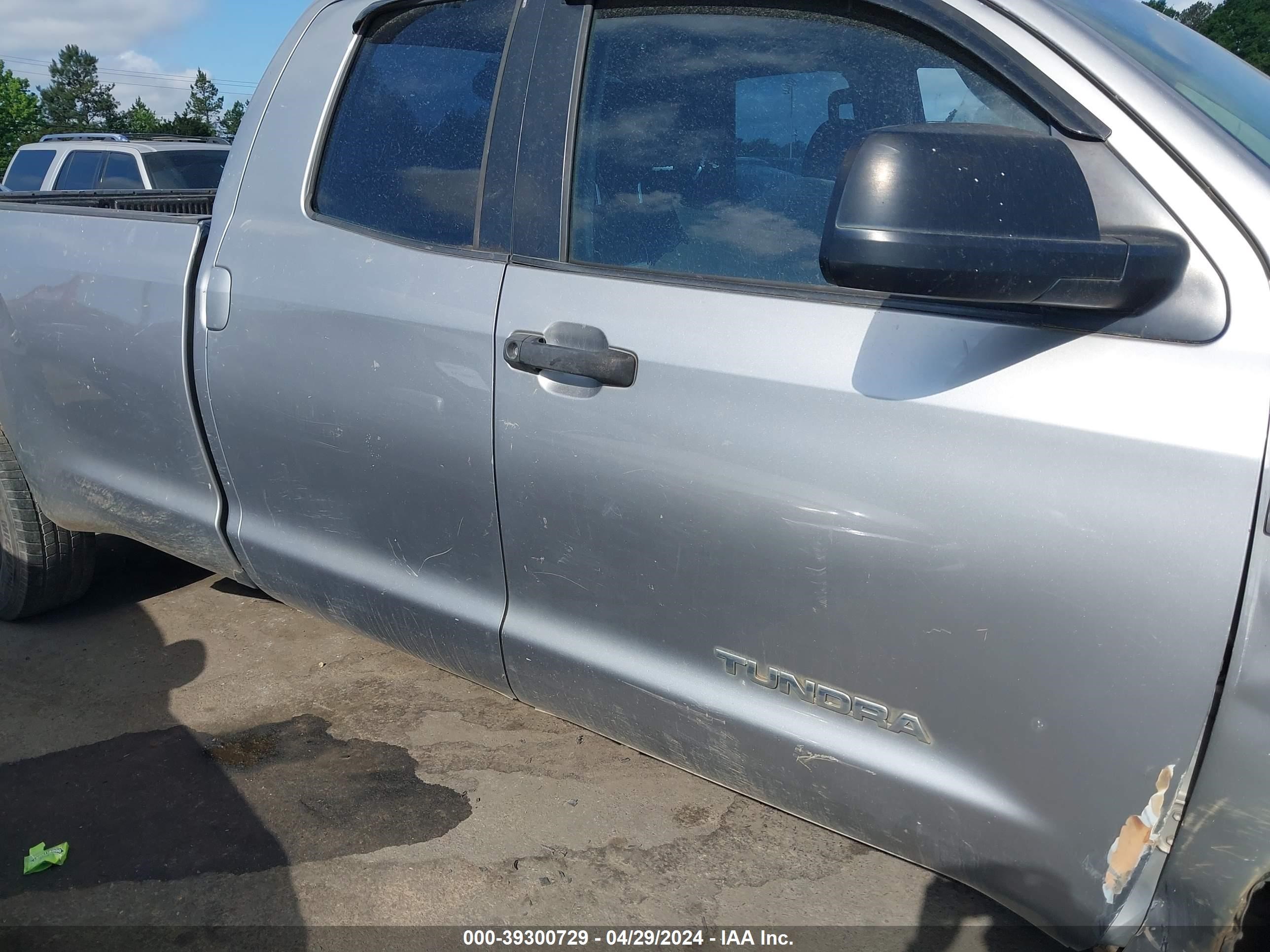 Photo 12 VIN: 5TFSV54188X005427 - TOYOTA TUNDRA 