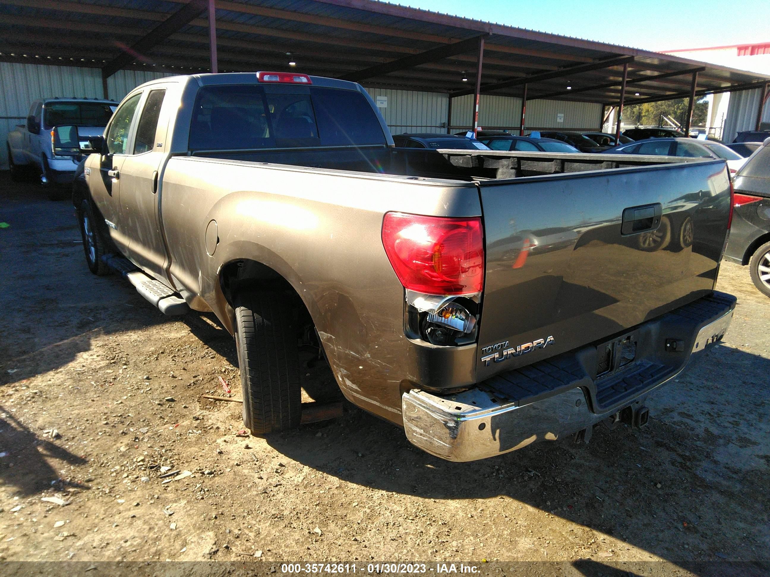 Photo 2 VIN: 5TFSV541X7X002432 - TOYOTA TUNDRA 