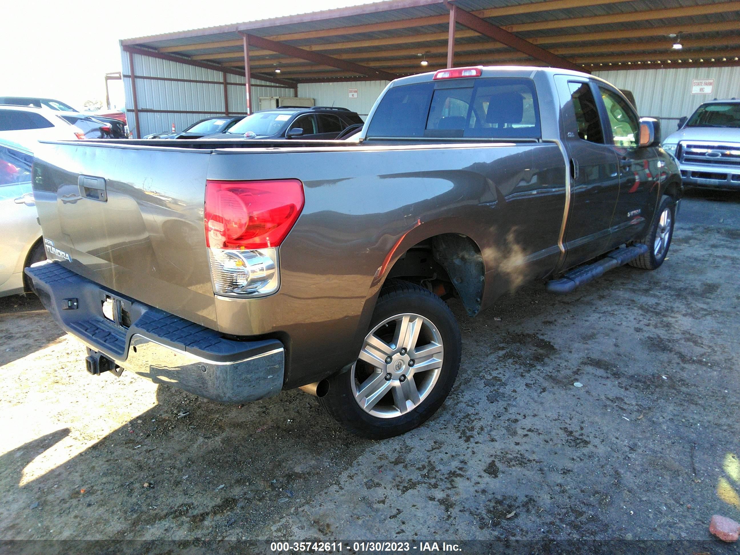 Photo 3 VIN: 5TFSV541X7X002432 - TOYOTA TUNDRA 