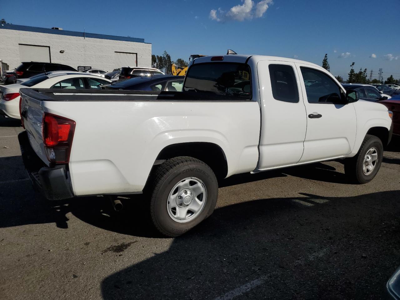 Photo 2 VIN: 5TFSX5EN0JX058639 - TOYOTA TACOMA 