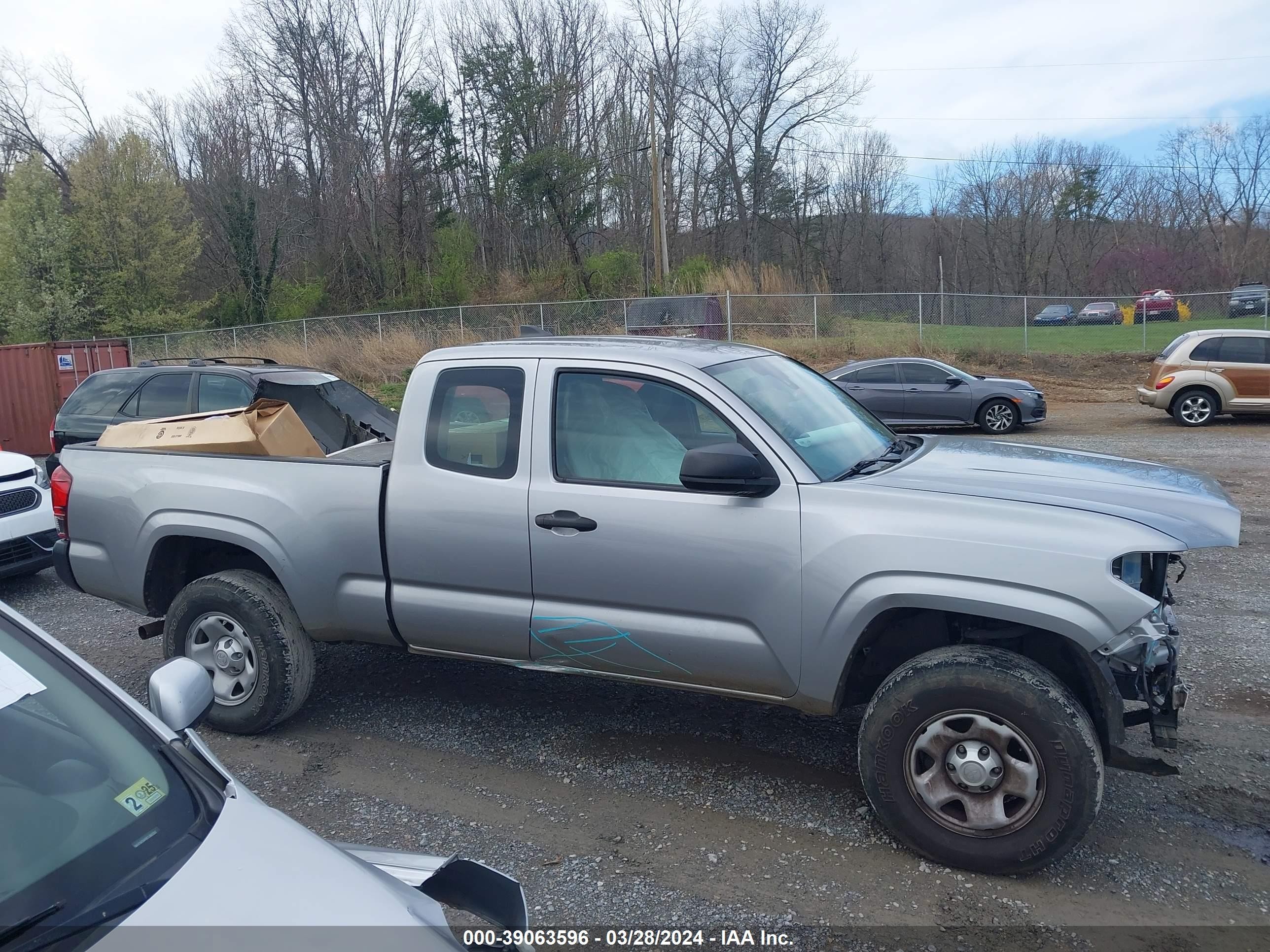 Photo 13 VIN: 5TFSX5EN2JX059792 - TOYOTA TACOMA 