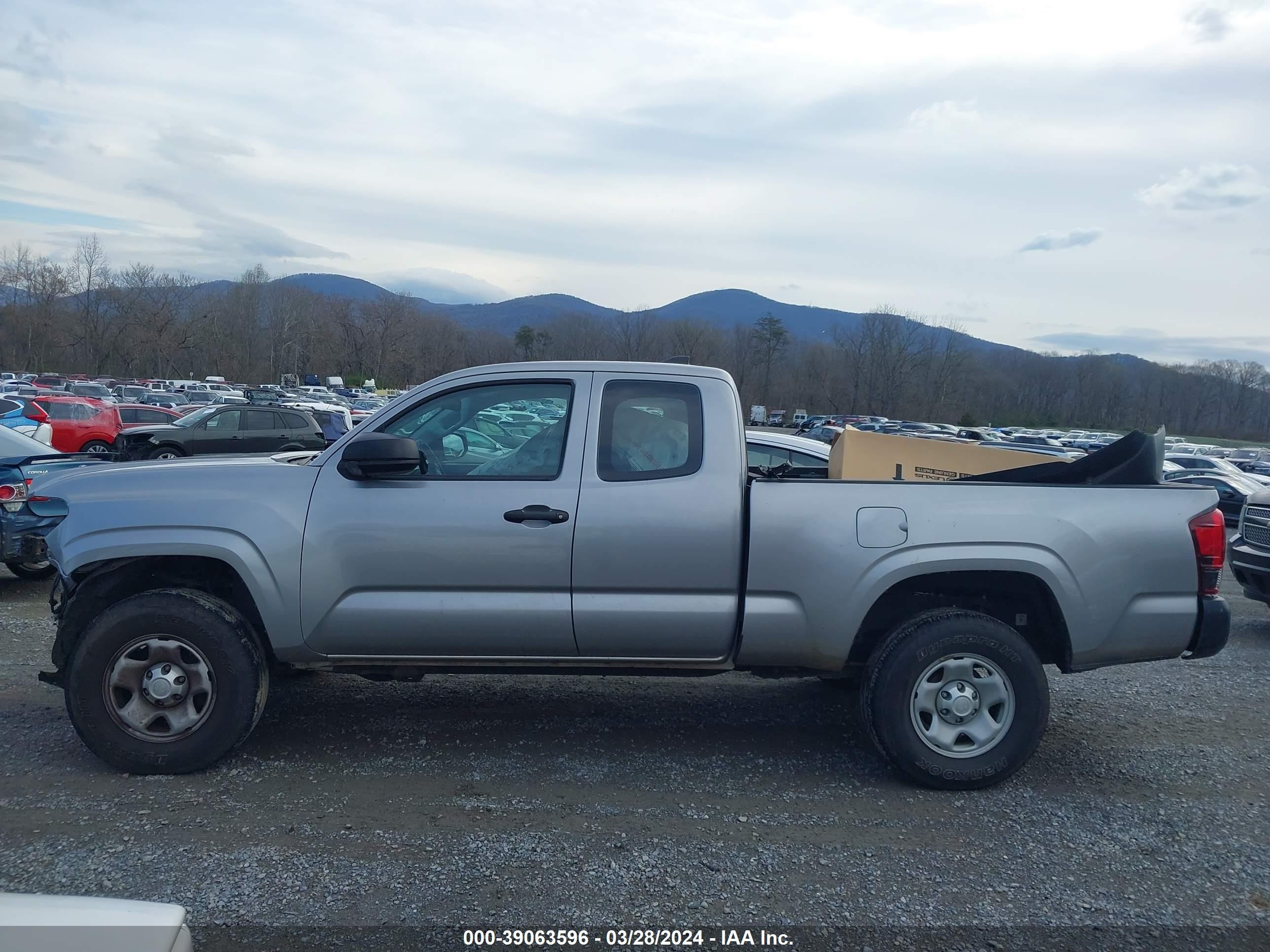 Photo 14 VIN: 5TFSX5EN2JX059792 - TOYOTA TACOMA 