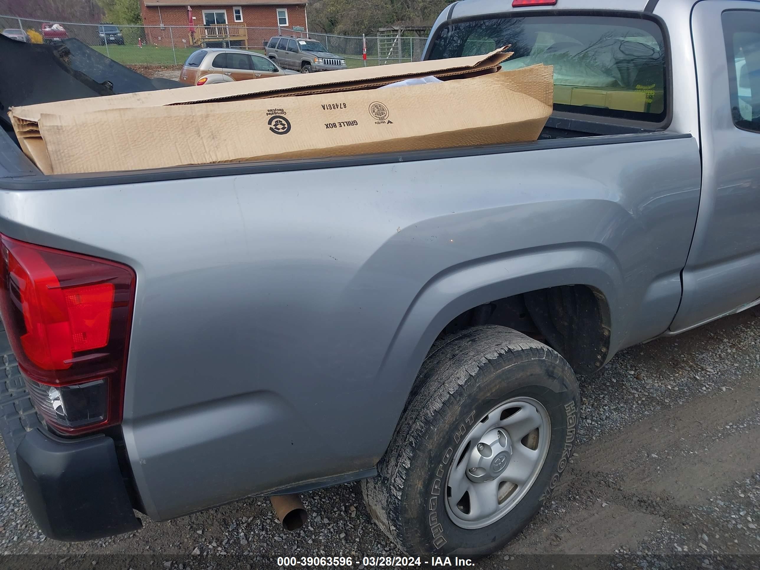 Photo 20 VIN: 5TFSX5EN2JX059792 - TOYOTA TACOMA 