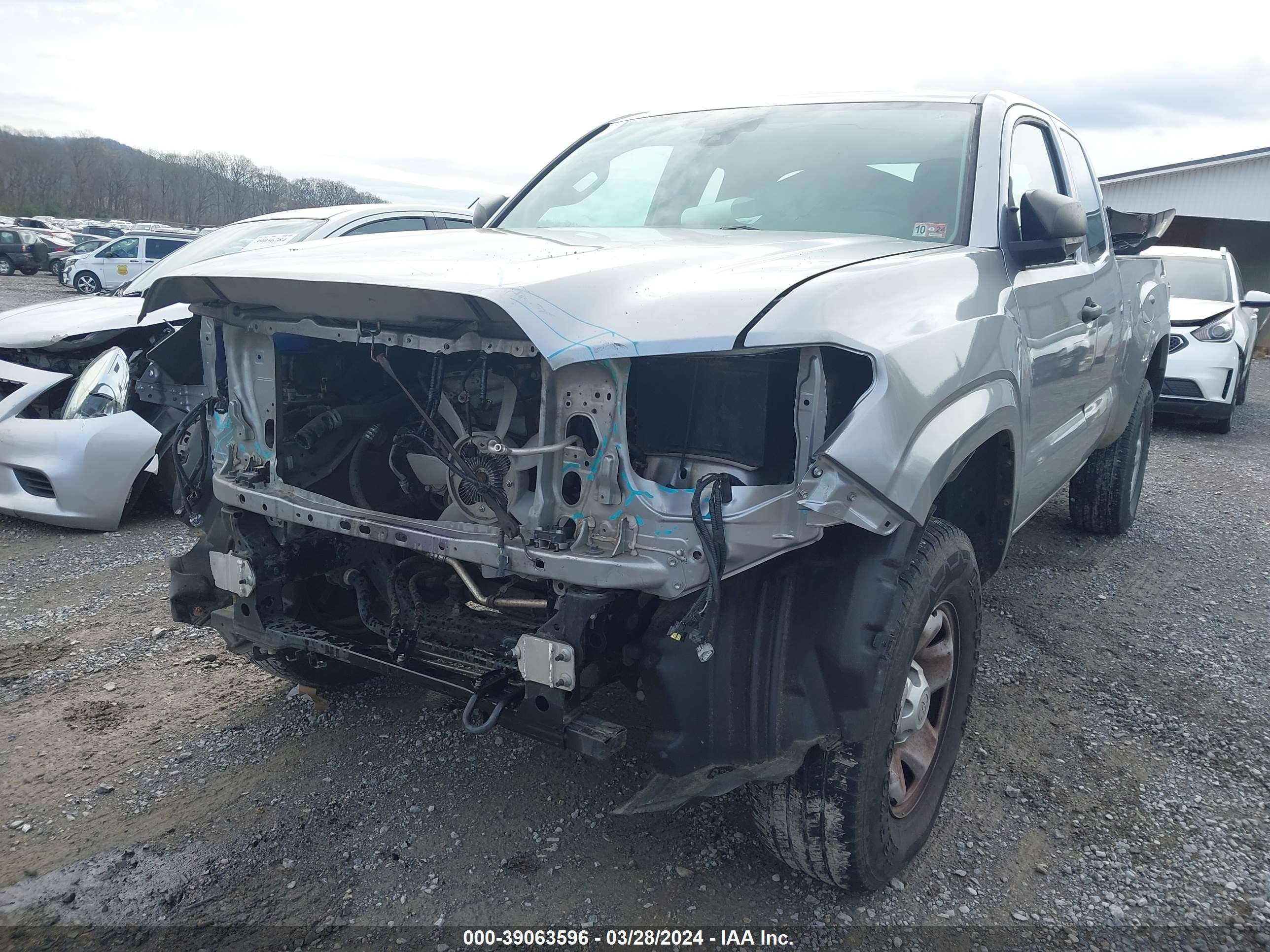 Photo 5 VIN: 5TFSX5EN2JX059792 - TOYOTA TACOMA 