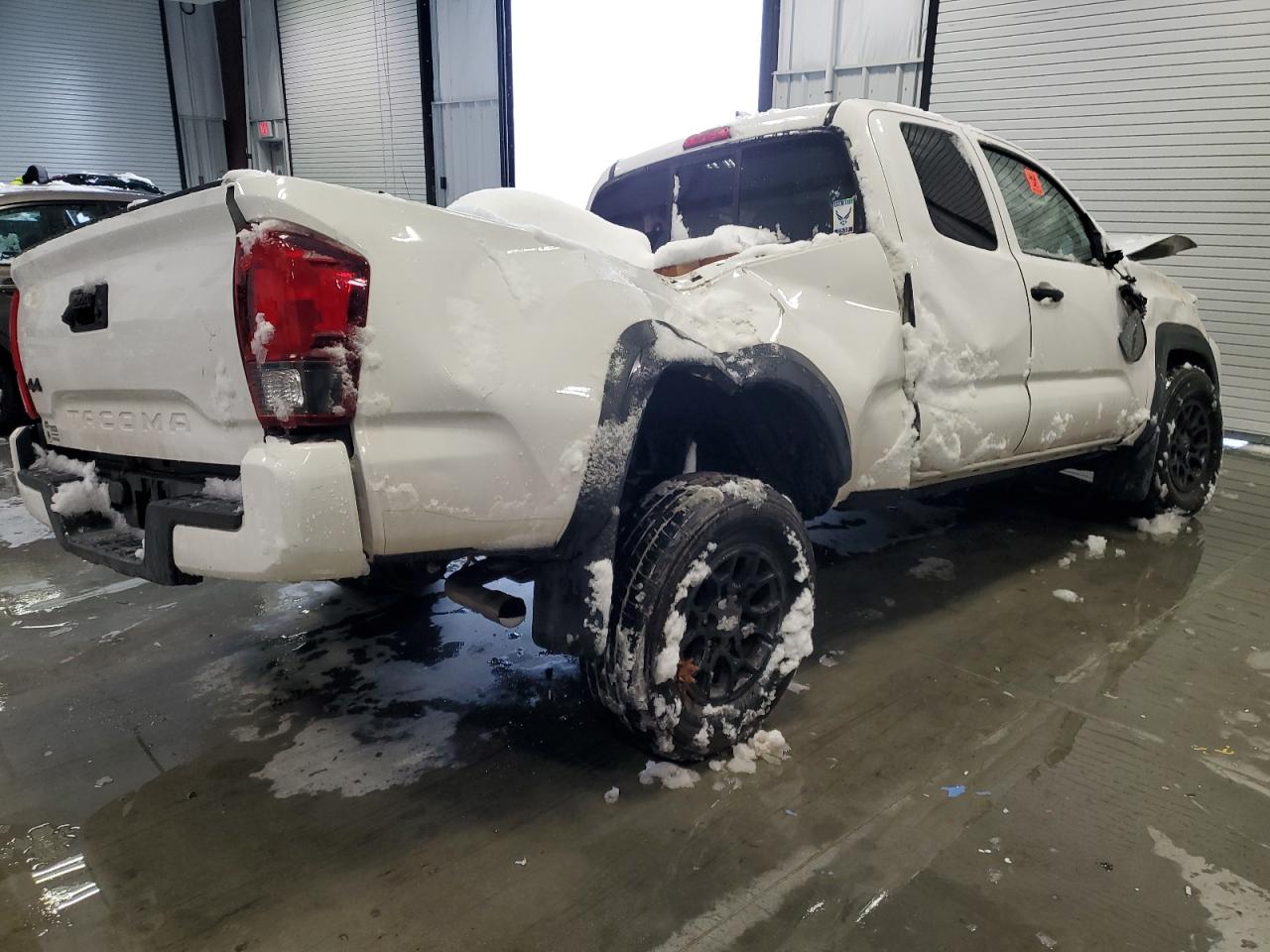 Photo 2 VIN: 5TFSX5EN5KX066690 - TOYOTA TACOMA 