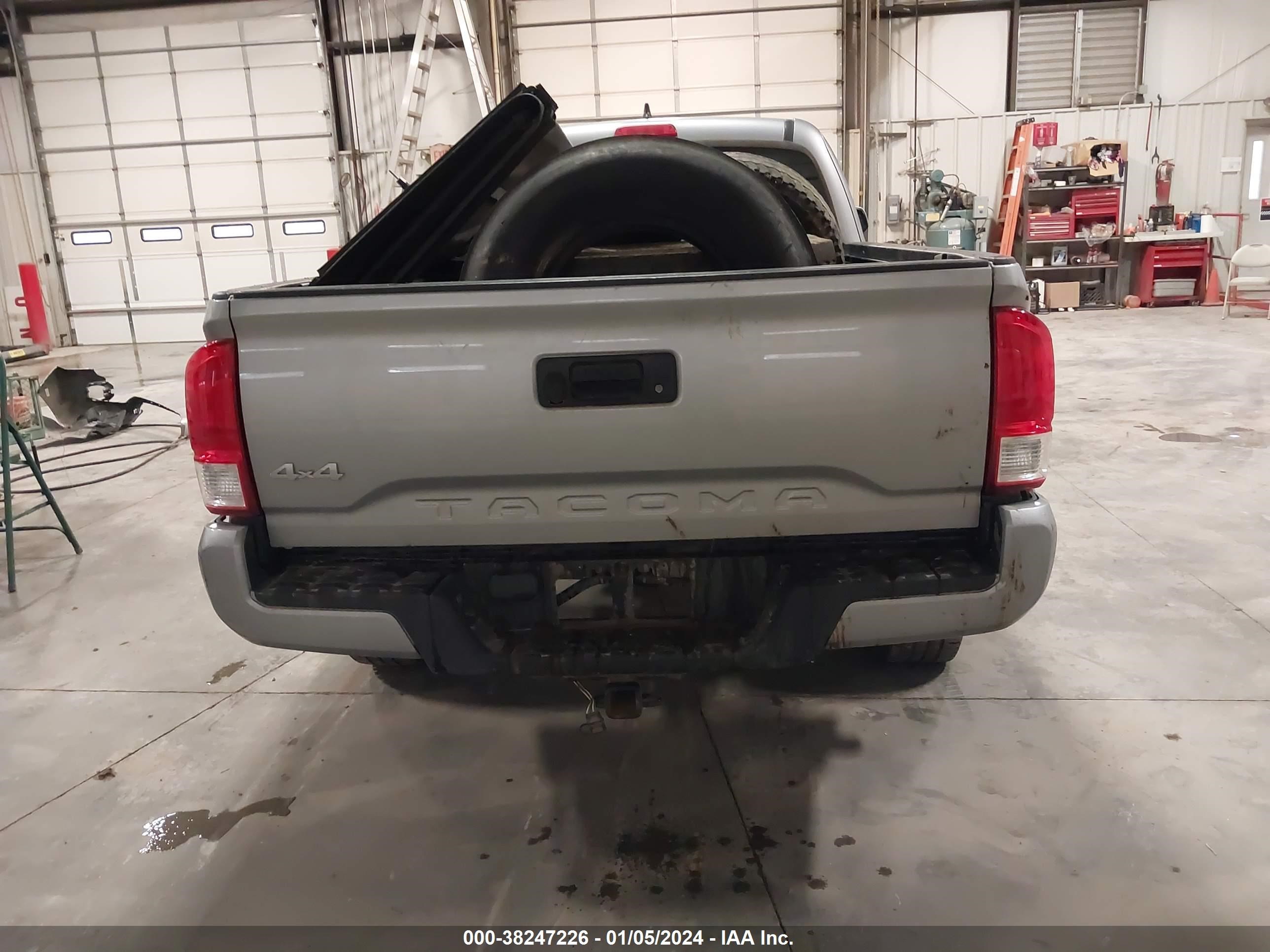 Photo 16 VIN: 5TFSX5EN6GX044950 - TOYOTA TACOMA 