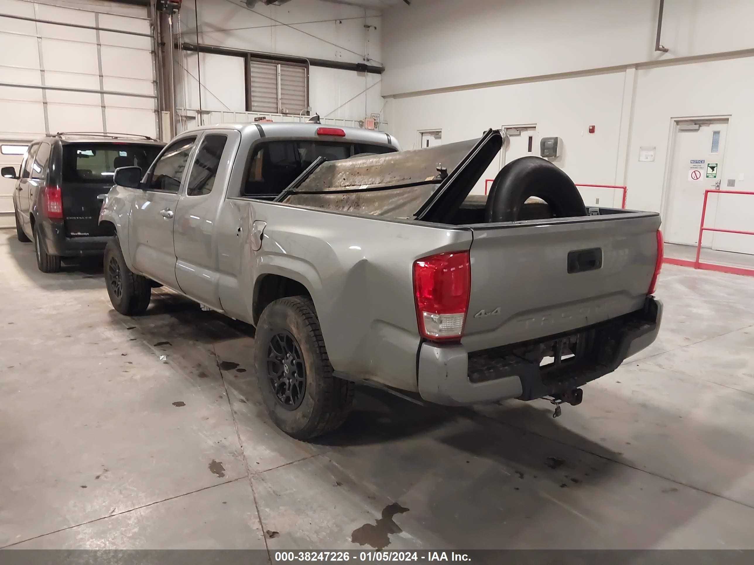 Photo 2 VIN: 5TFSX5EN6GX044950 - TOYOTA TACOMA 