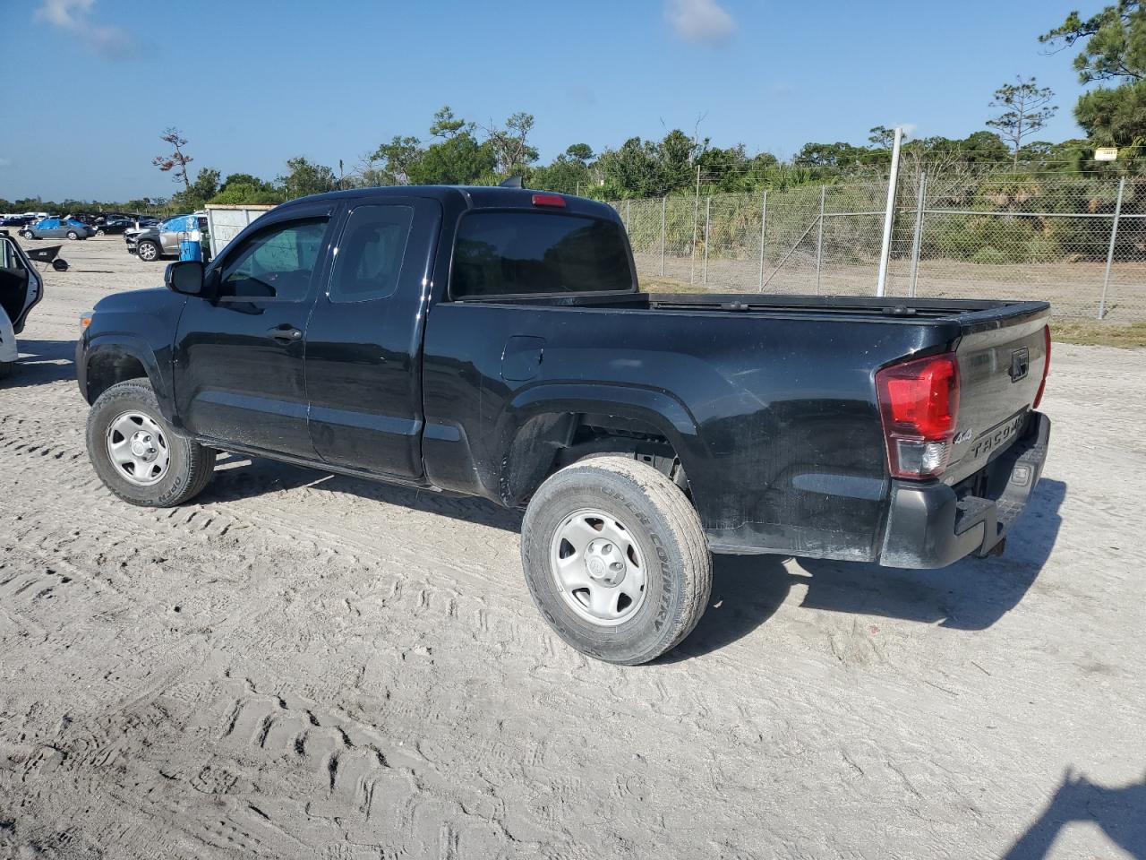 Photo 1 VIN: 5TFSX5EN7JX061117 - TOYOTA TACOMA 