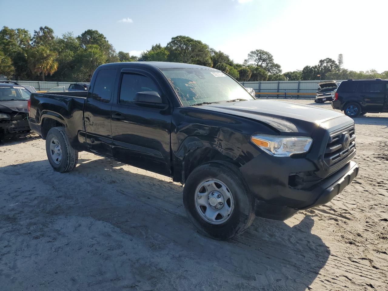 Photo 3 VIN: 5TFSX5EN7JX061117 - TOYOTA TACOMA 