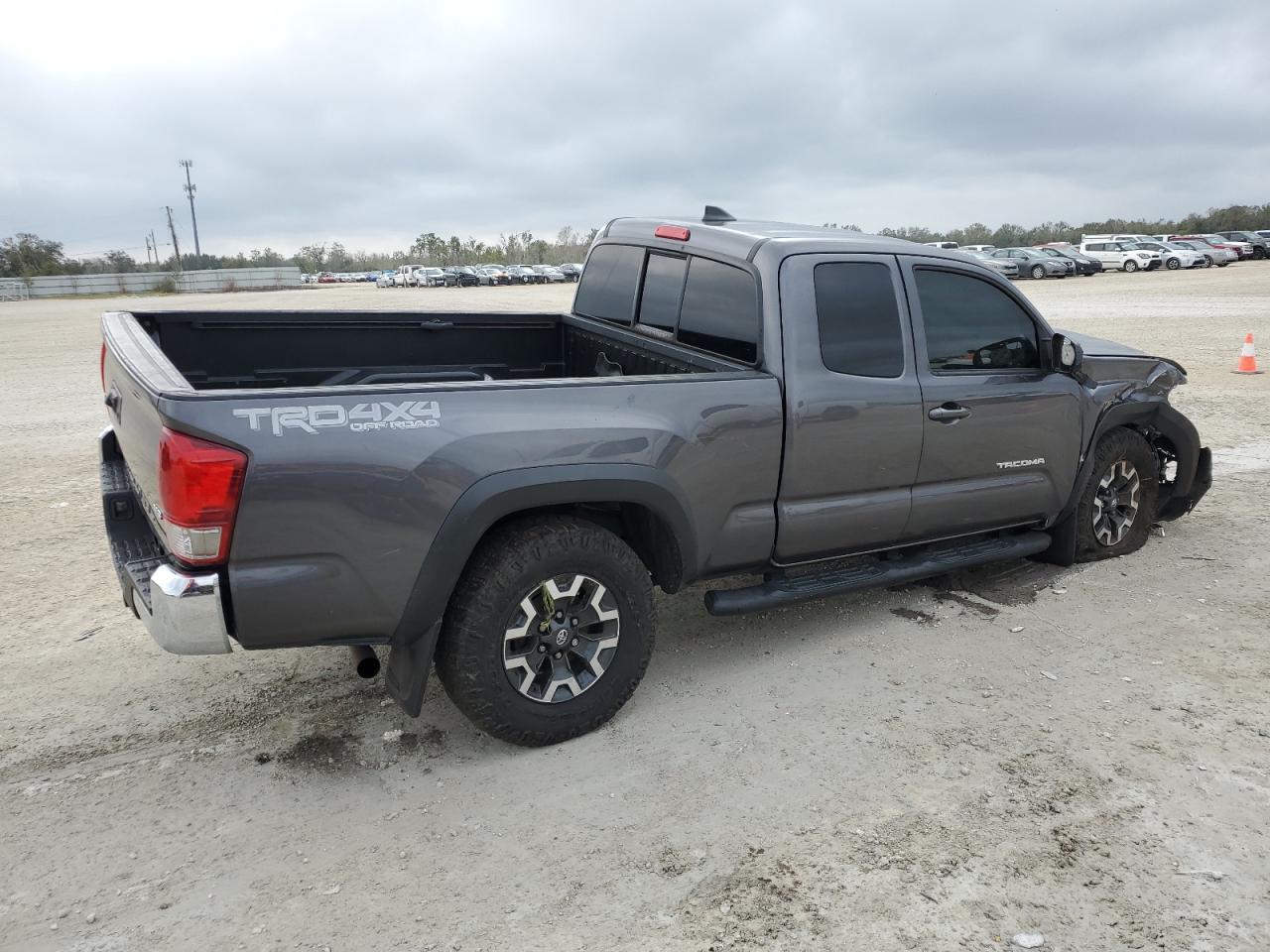 Photo 2 VIN: 5TFSZ5AN1HX055291 - TOYOTA TACOMA 