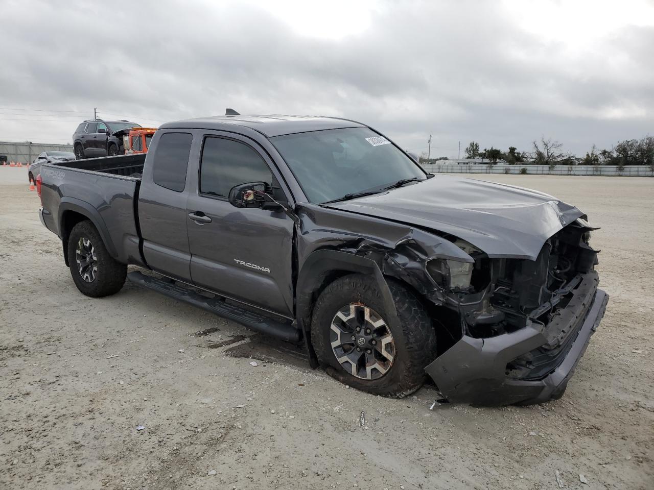 Photo 3 VIN: 5TFSZ5AN1HX055291 - TOYOTA TACOMA 