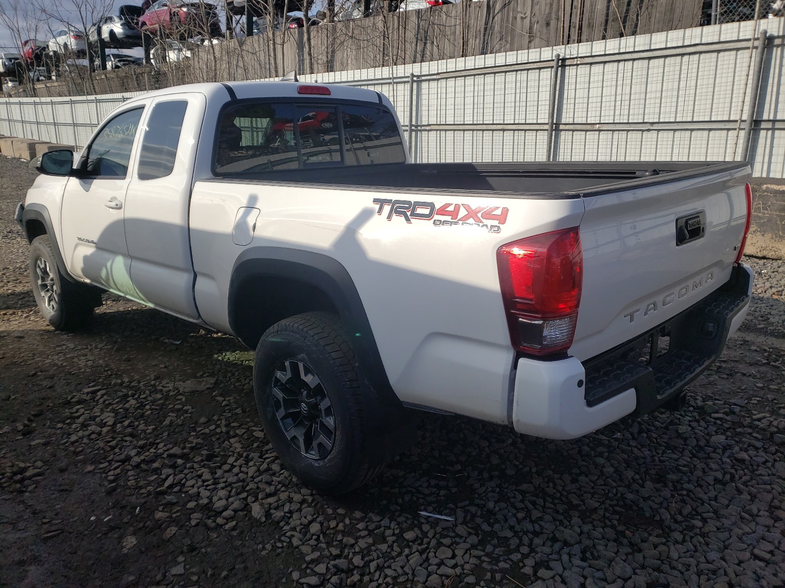 Photo 2 VIN: 5TFSZ5AN1HX103825 - TOYOTA TACOMA ACC 