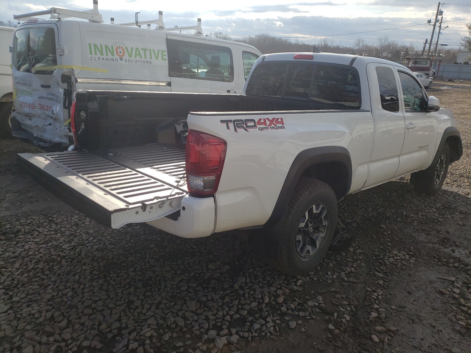 Photo 3 VIN: 5TFSZ5AN1HX103825 - TOYOTA TACOMA ACC 