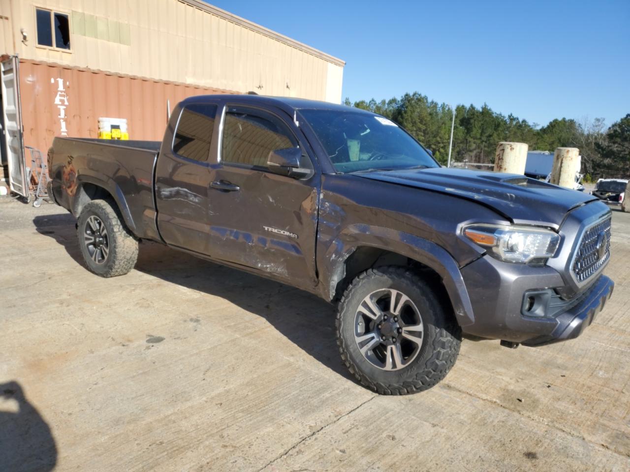 Photo 3 VIN: 5TFSZ5AN1JX153873 - TOYOTA TACOMA 