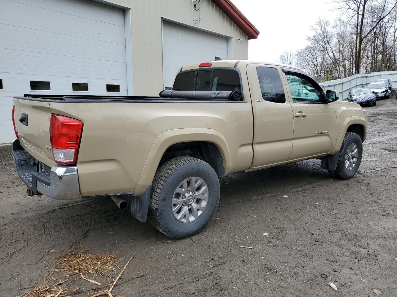 Photo 2 VIN: 5TFSZ5AN2GX009726 - TOYOTA TACOMA 