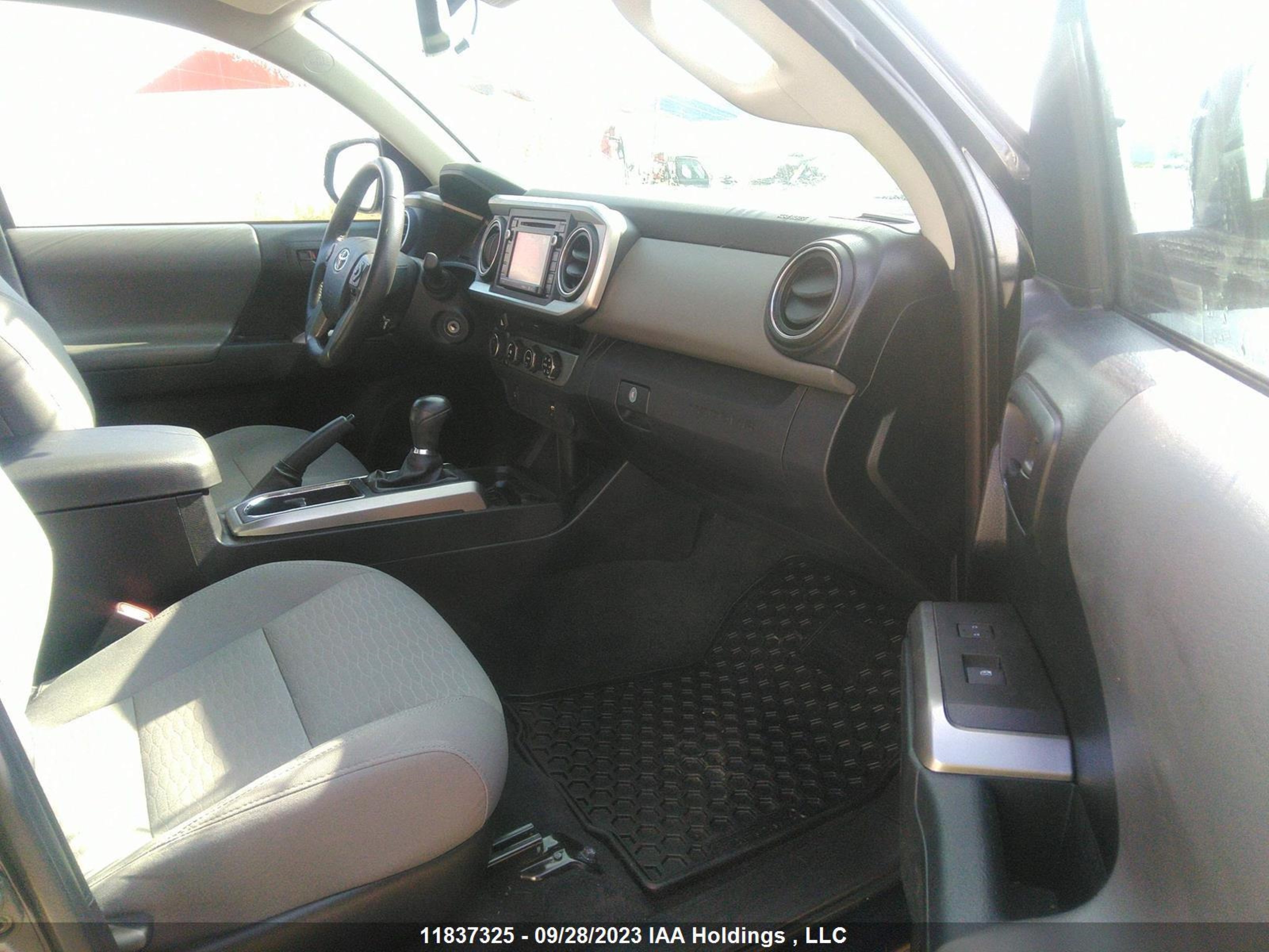 Photo 4 VIN: 5TFSZ5AN8GX037305 - TOYOTA TACOMA 