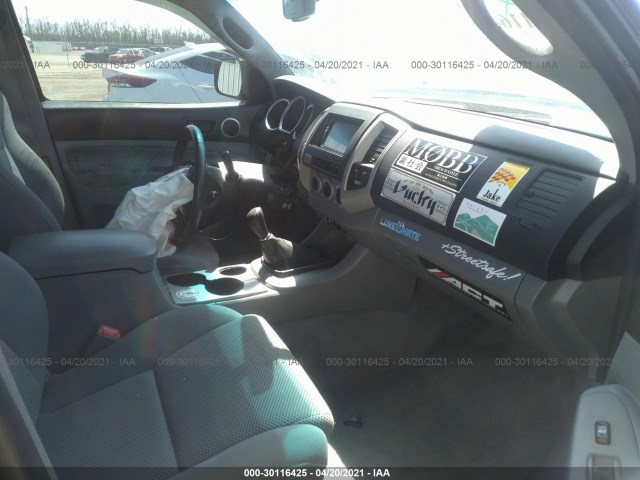 Photo 4 VIN: 5TFTU4CN6BX001146 - TOYOTA TACOMA 