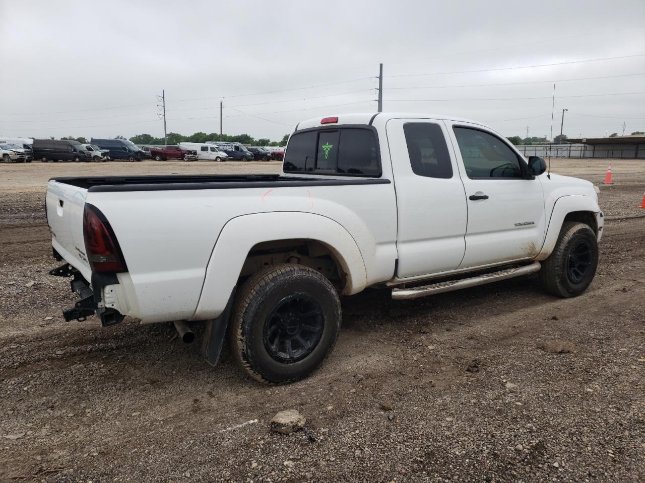 Photo 2 VIN: 5TFTU4GN2CX025990 - TOYOTA TACOMA 