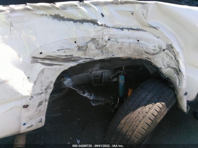 Photo 5 VIN: 5TFTU4GN2DX049773 - TOYOTA TACOMA 