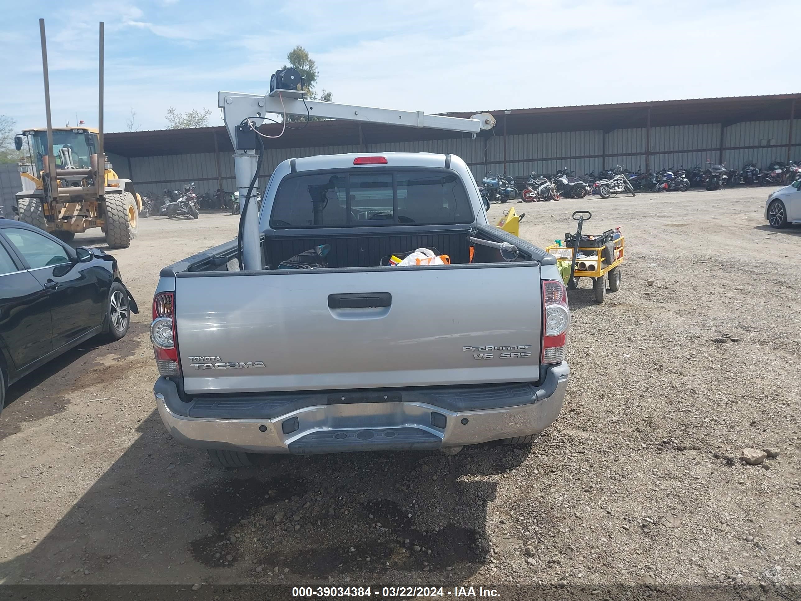 Photo 16 VIN: 5TFTU4GN2EX052500 - TOYOTA TACOMA 