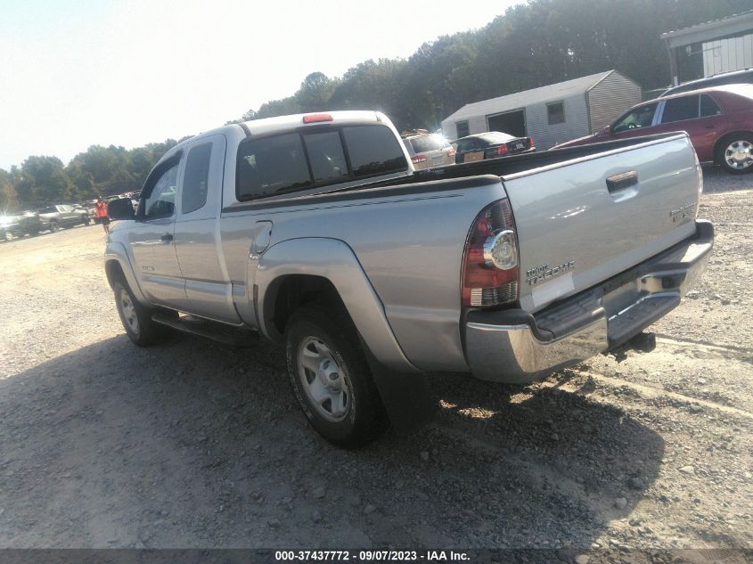 Photo 2 VIN: 5TFTU4GN3DX029046 - TOYOTA TACOMA 