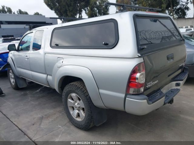 Photo 2 VIN: 5TFTU4GN3DX049149 - TOYOTA TACOMA 