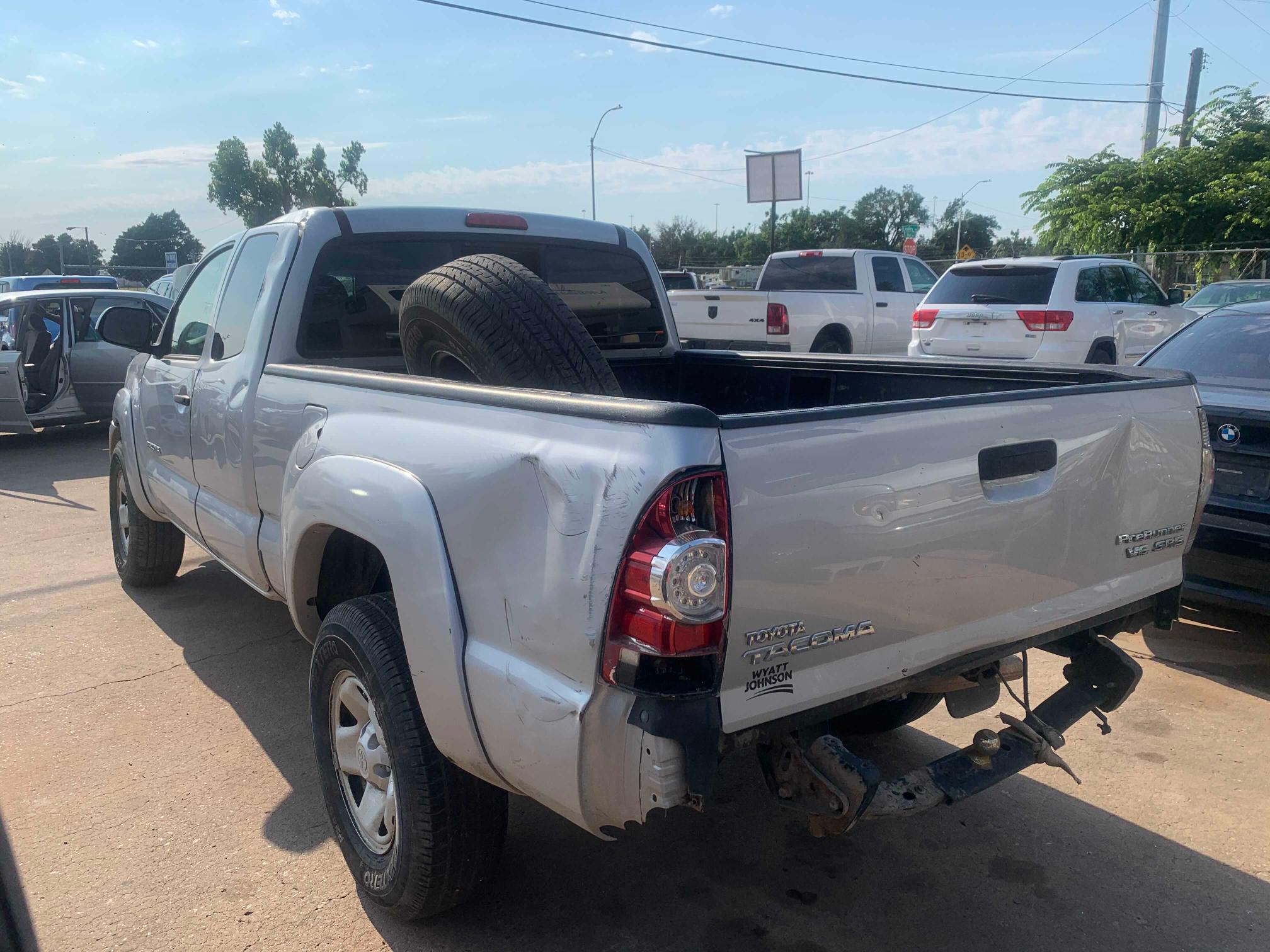 Photo 2 VIN: 5TFTU4GN6CX018119 - TOYOTA TACOMA PRE 