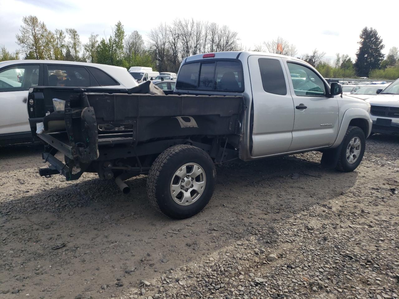 Photo 2 VIN: 5TFTU4GN7DX049879 - TOYOTA TACOMA 