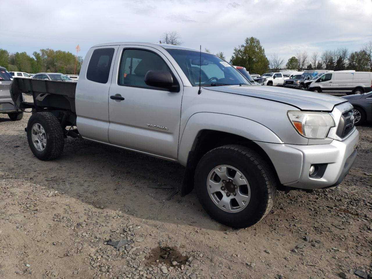 Photo 3 VIN: 5TFTU4GN7DX049879 - TOYOTA TACOMA 