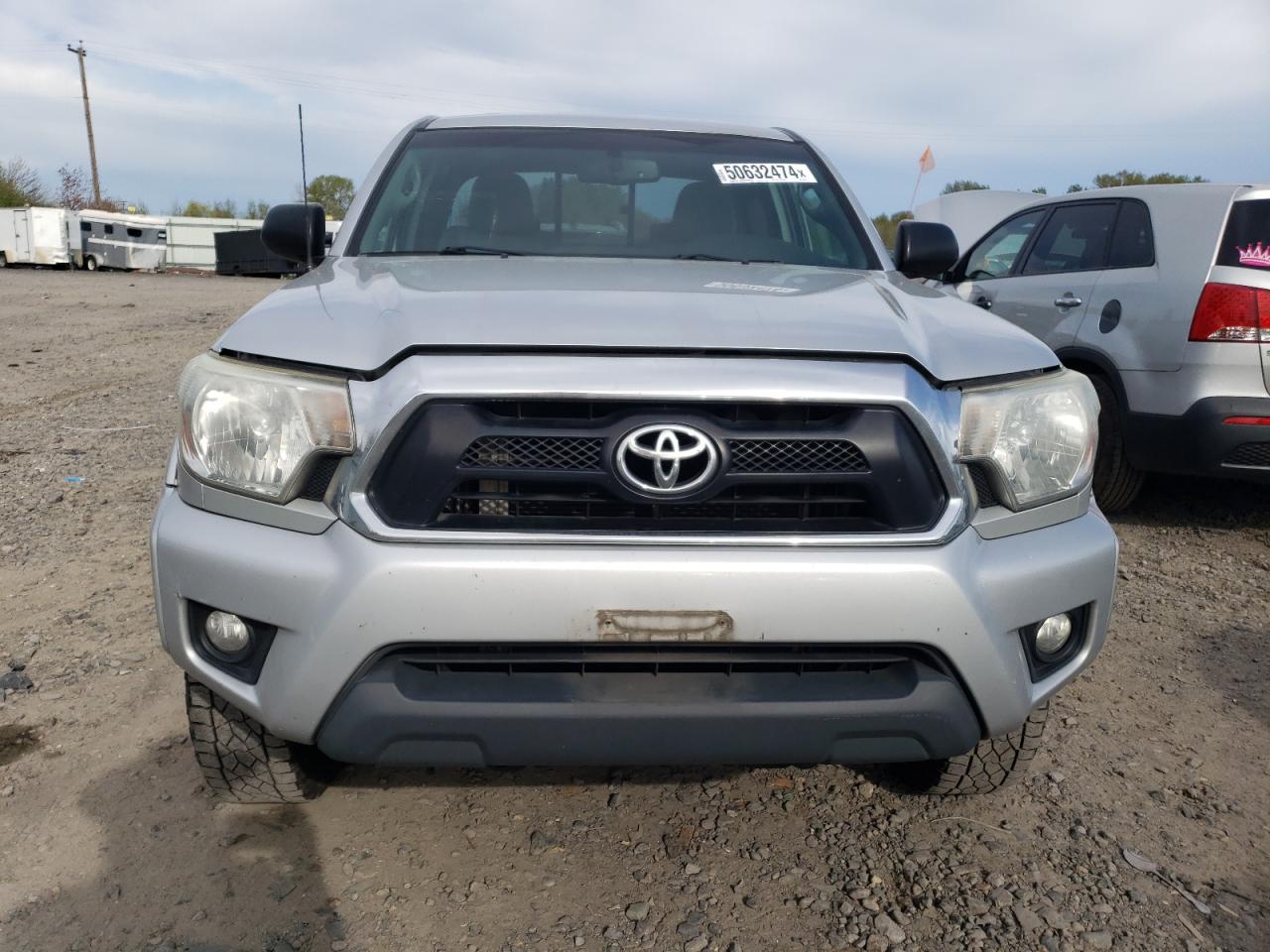 Photo 4 VIN: 5TFTU4GN7DX049879 - TOYOTA TACOMA 