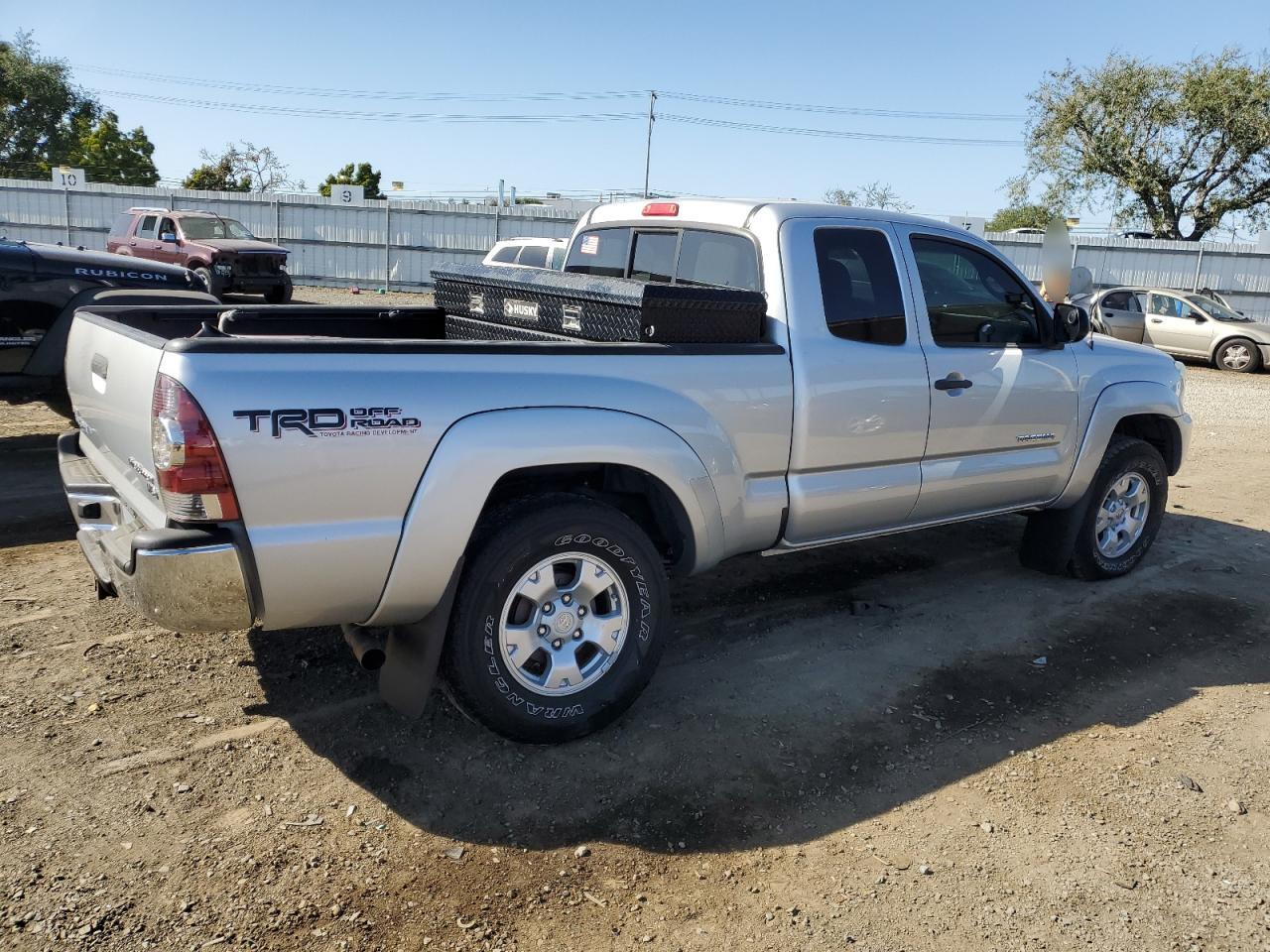 Photo 2 VIN: 5TFTU4GN9DX050144 - TOYOTA TACOMA 