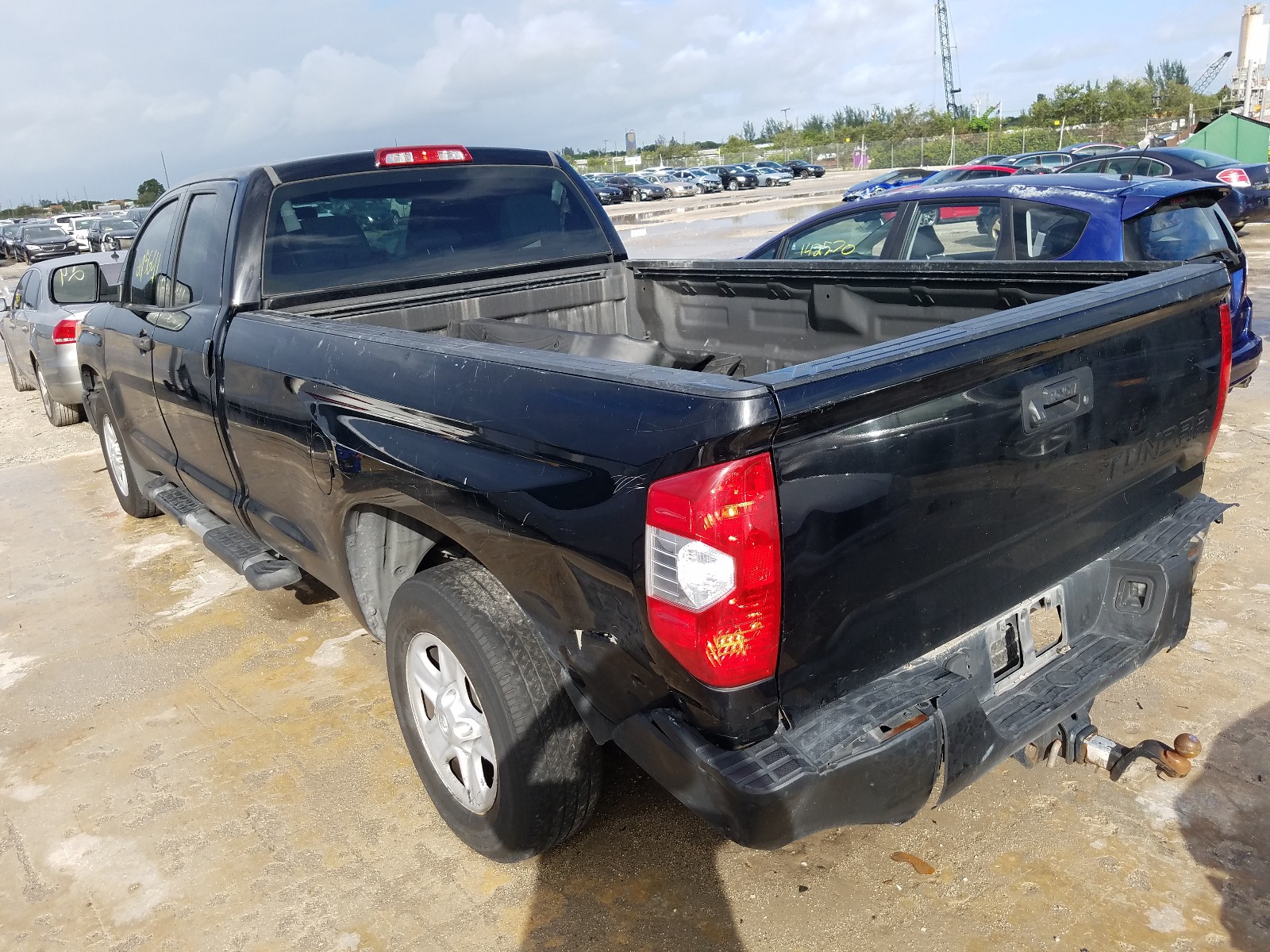 Photo 2 VIN: 5TFTW5F15HX009613 - TOYOTA TUNDRA DOU 