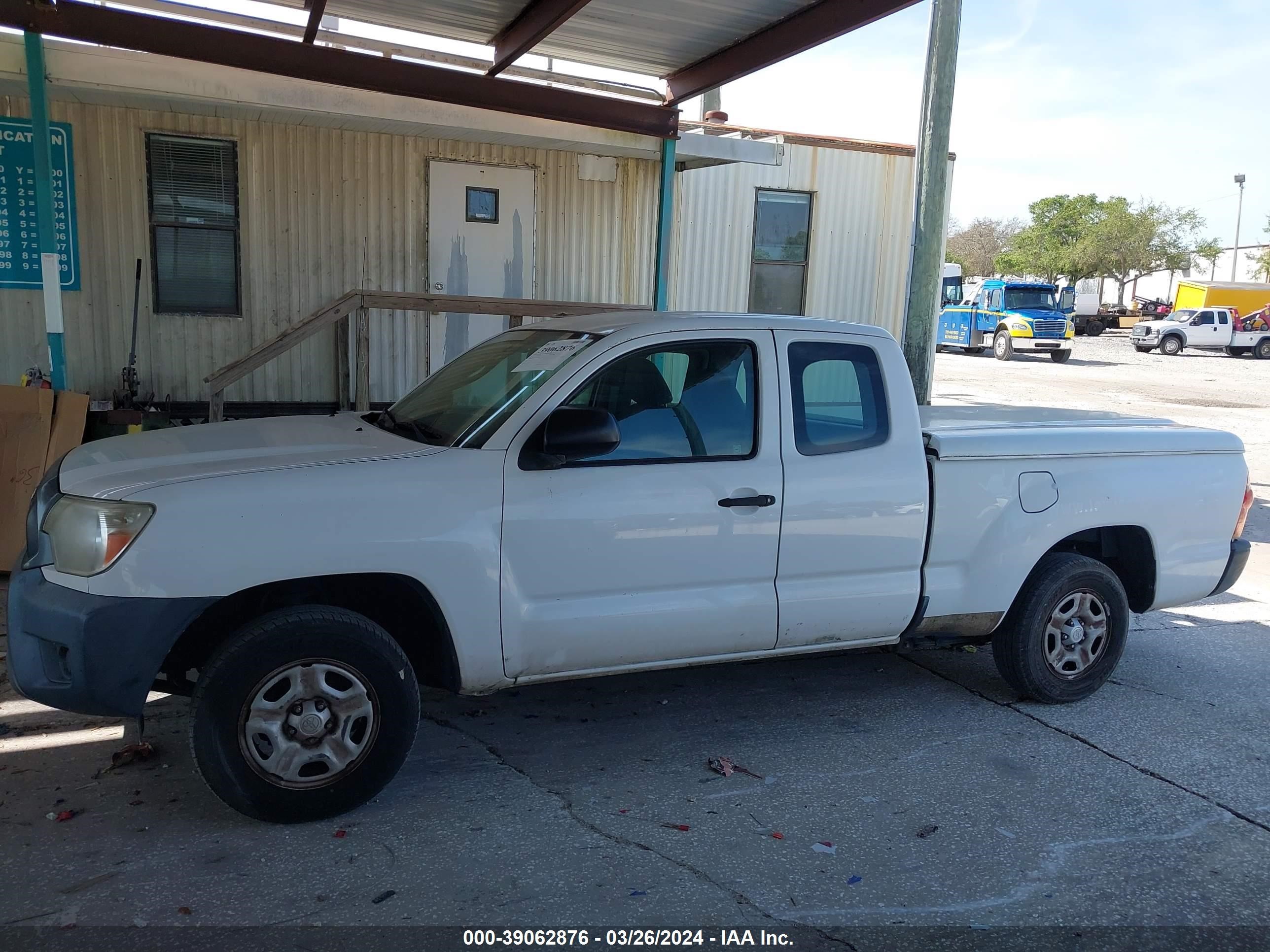 Photo 13 VIN: 5TFTX4CN2FX053824 - TOYOTA TACOMA 